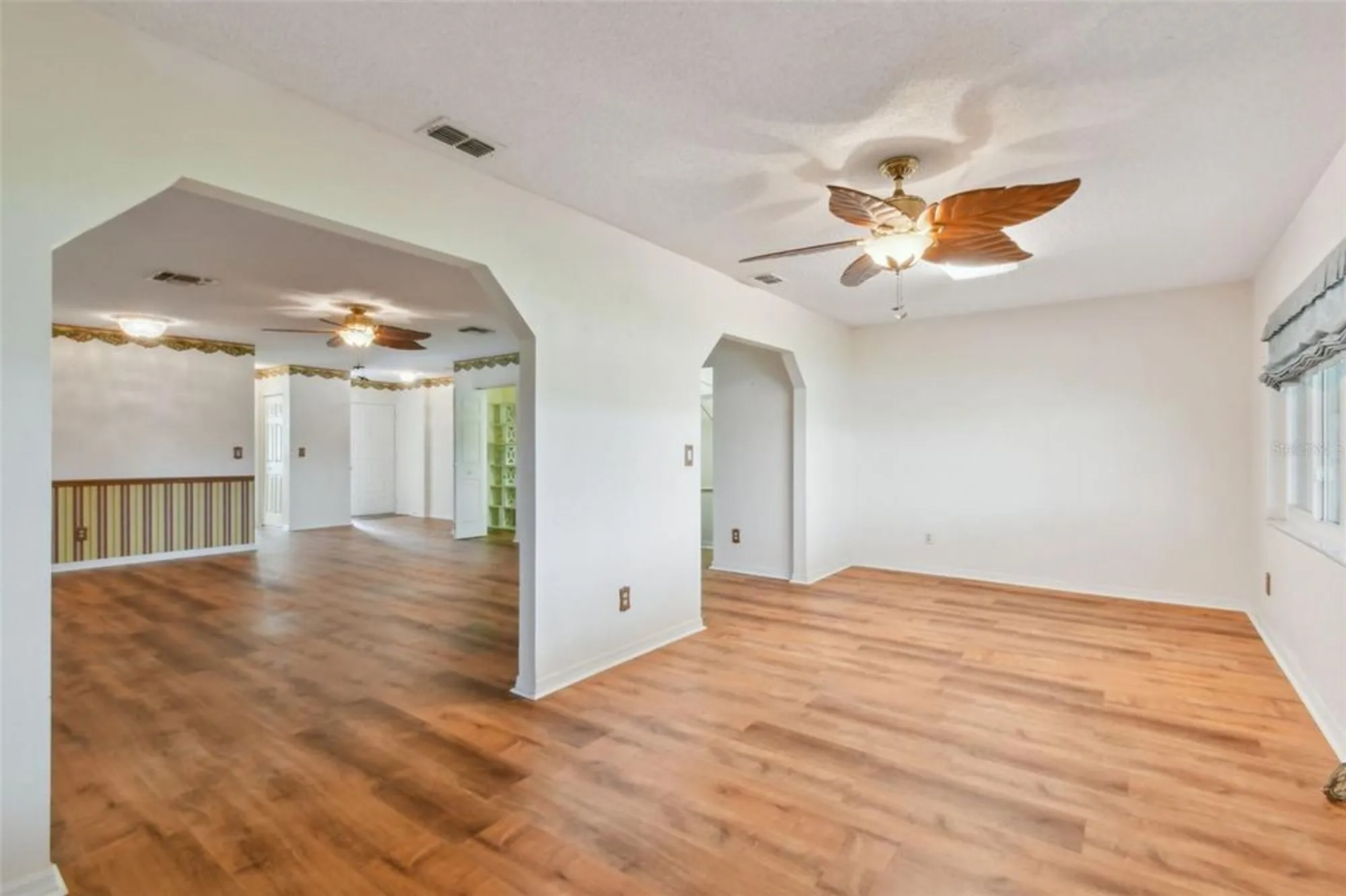 Property Slideshow image 15 of 28 | 912 e del webb blvd, Sun City Center, FL, 33573