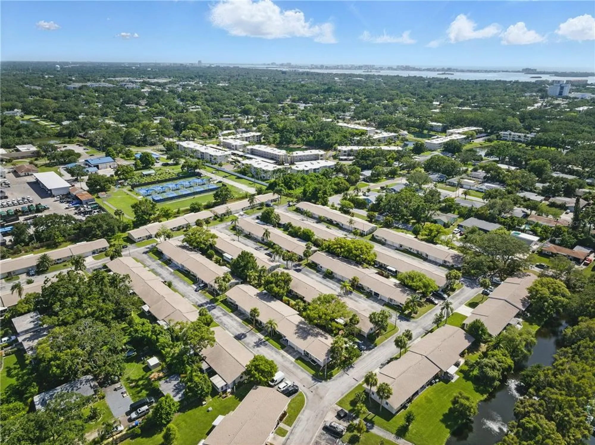 Property Slideshow image 24 of 36 | 858 cambridge ct # 858, Dunedin, FL, 34698