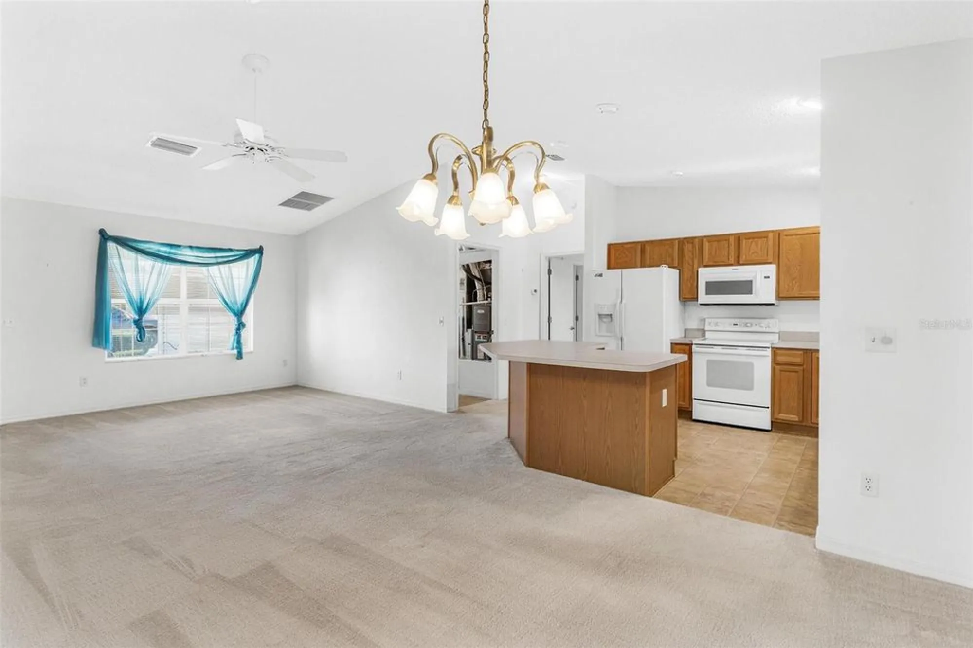 Property Slideshow image 12 of 45 | 2732 privada dr, The Villages, FL, 32162