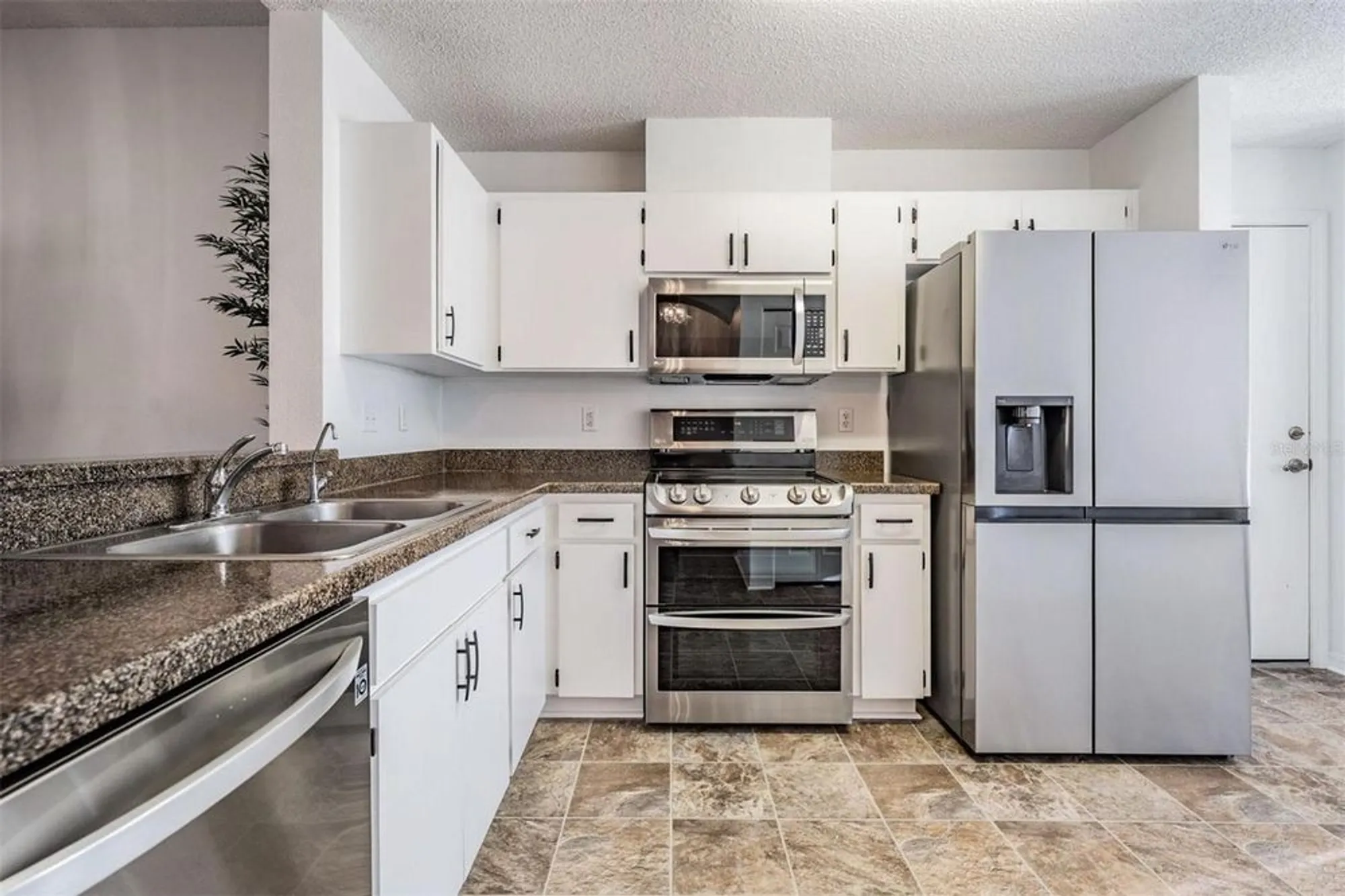 Property Slideshow image 16 of 62 | 2335 e del webb blvd, Sun City Center, FL, 33573