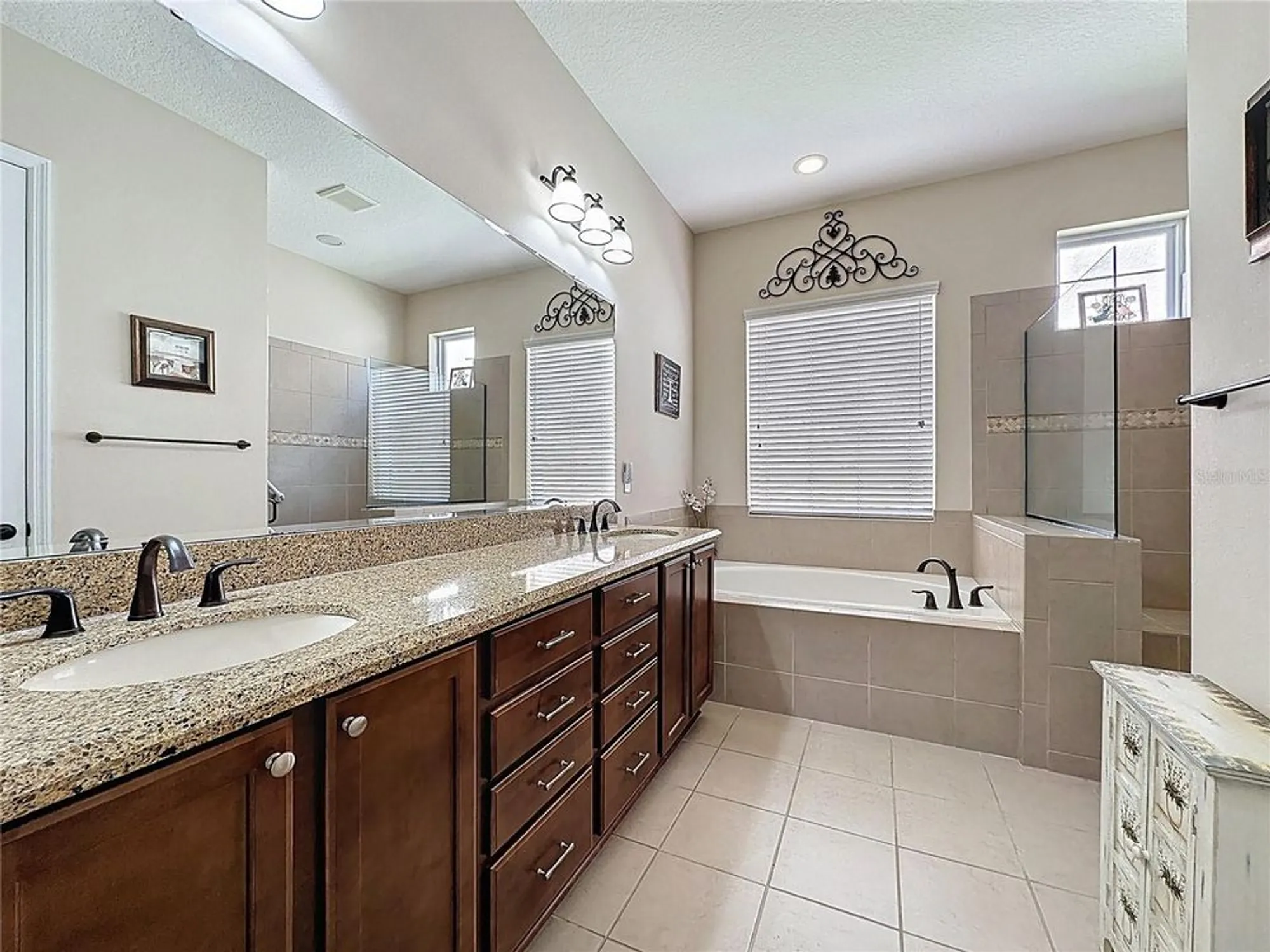 Property Slideshow image 21 of 54 | 228 bayou bend rd, Groveland, FL, 34736