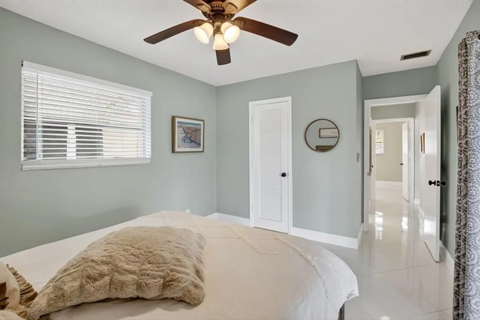 Property Slideshow image 16 of 51 | 4305 nw 49th dr, Tamarac, FL, 33319