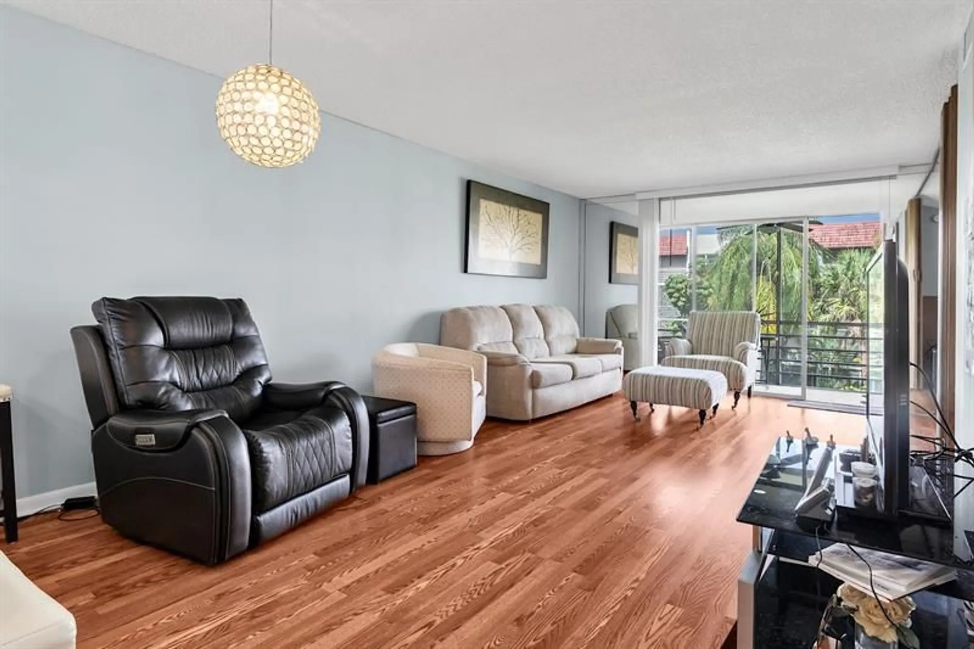 Property Slideshow image 10 of 43 | 3776 inverrary blvd 308r, Lauderhill, FL, 33319