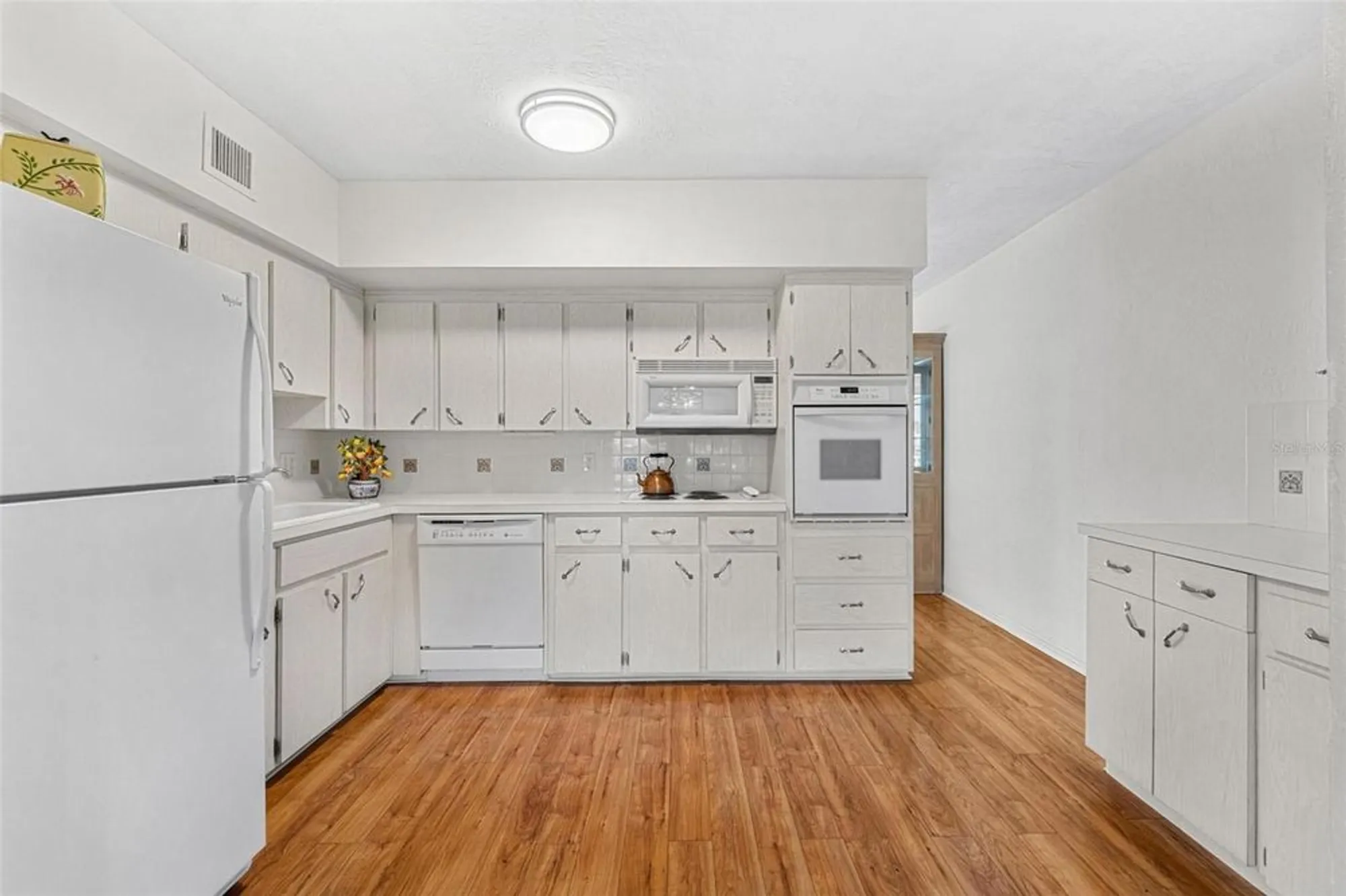 Property Slideshow image 15 of 70 | 2430 brazilia dr 28, Clearwater, FL, 33763