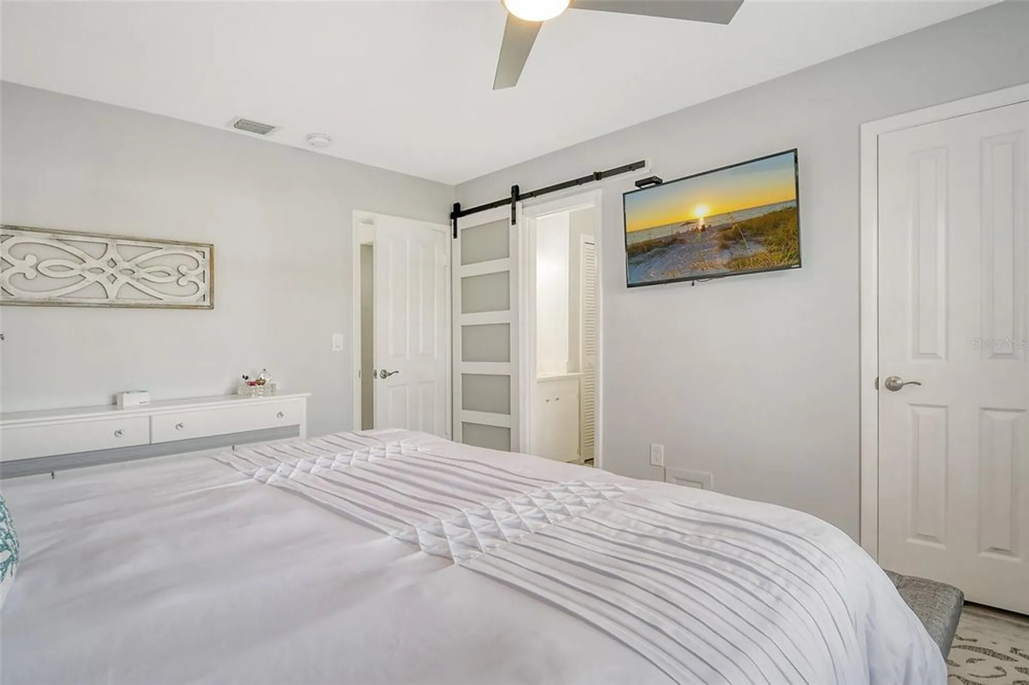 Property Slideshow image 32 of 47 | 2752 riverbluff pl # 66, Sarasota, FL, 34231