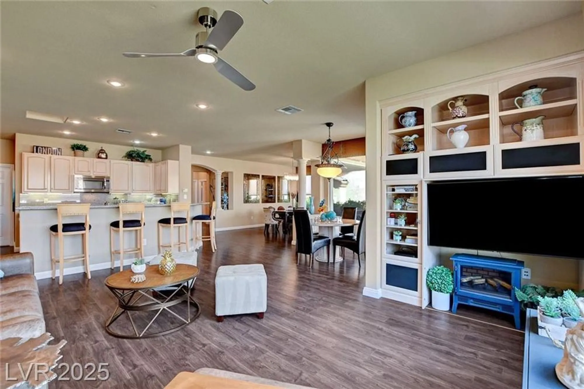 Property Slideshow image 4 of 48 | 4134 riva de tierra ln, Las Vegas, NV, 89135