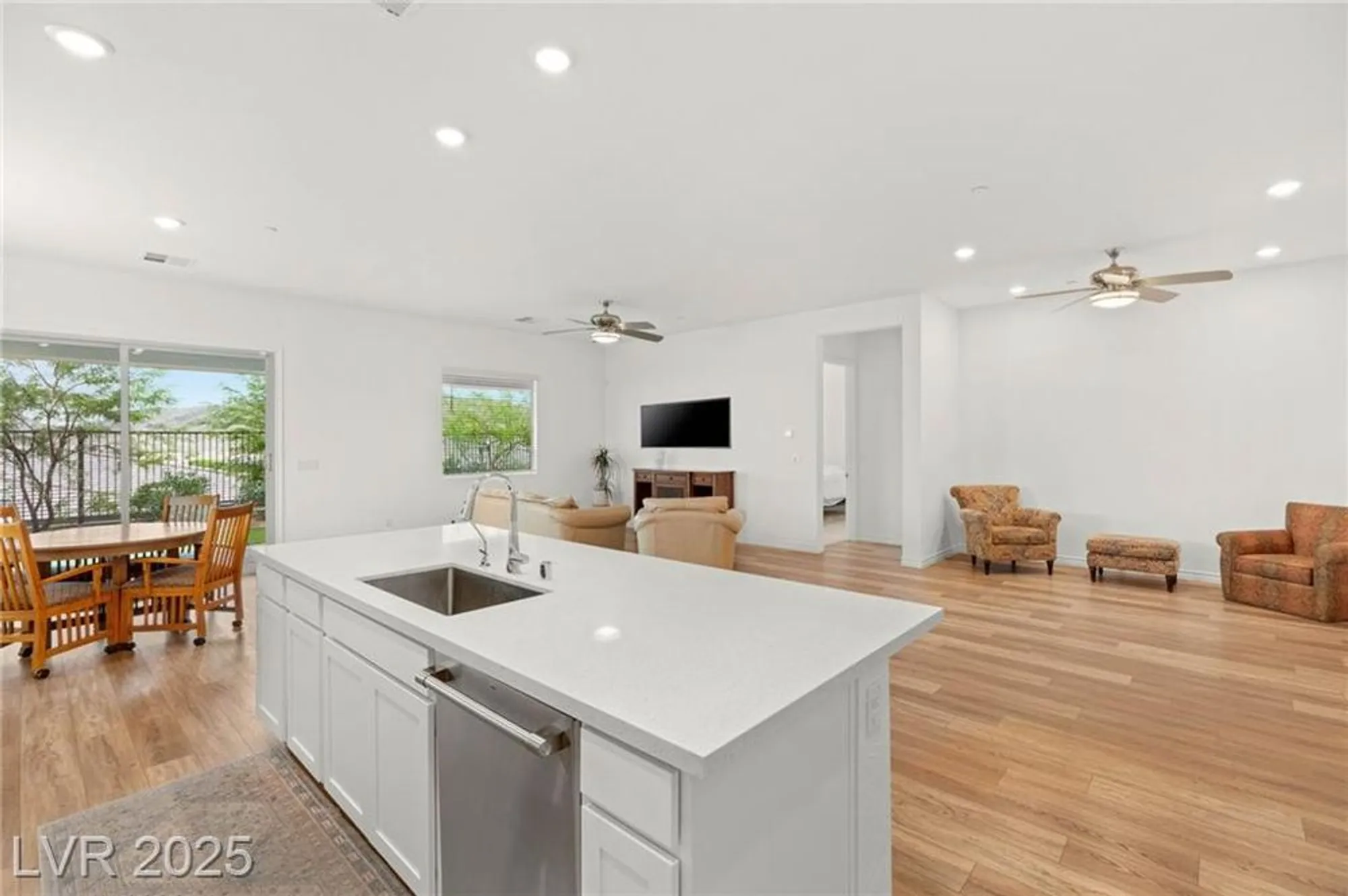 Property Slideshow image 9 of 33 | 912 calluna hills ln, Las Vegas, NV, 89138