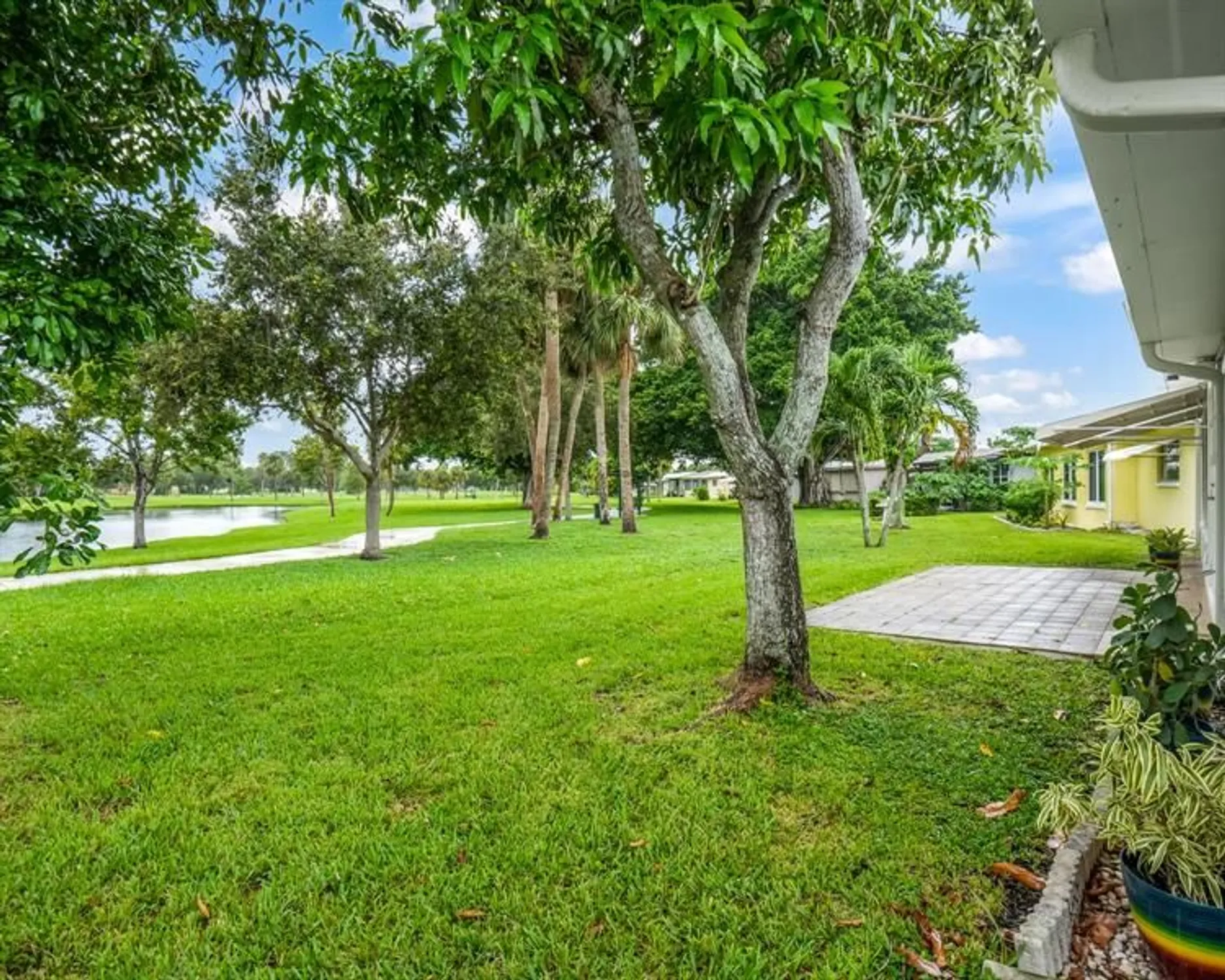 Property Slideshow image 17 of 42 | 4513 nw 43rd ter, Tamarac, FL, 33319