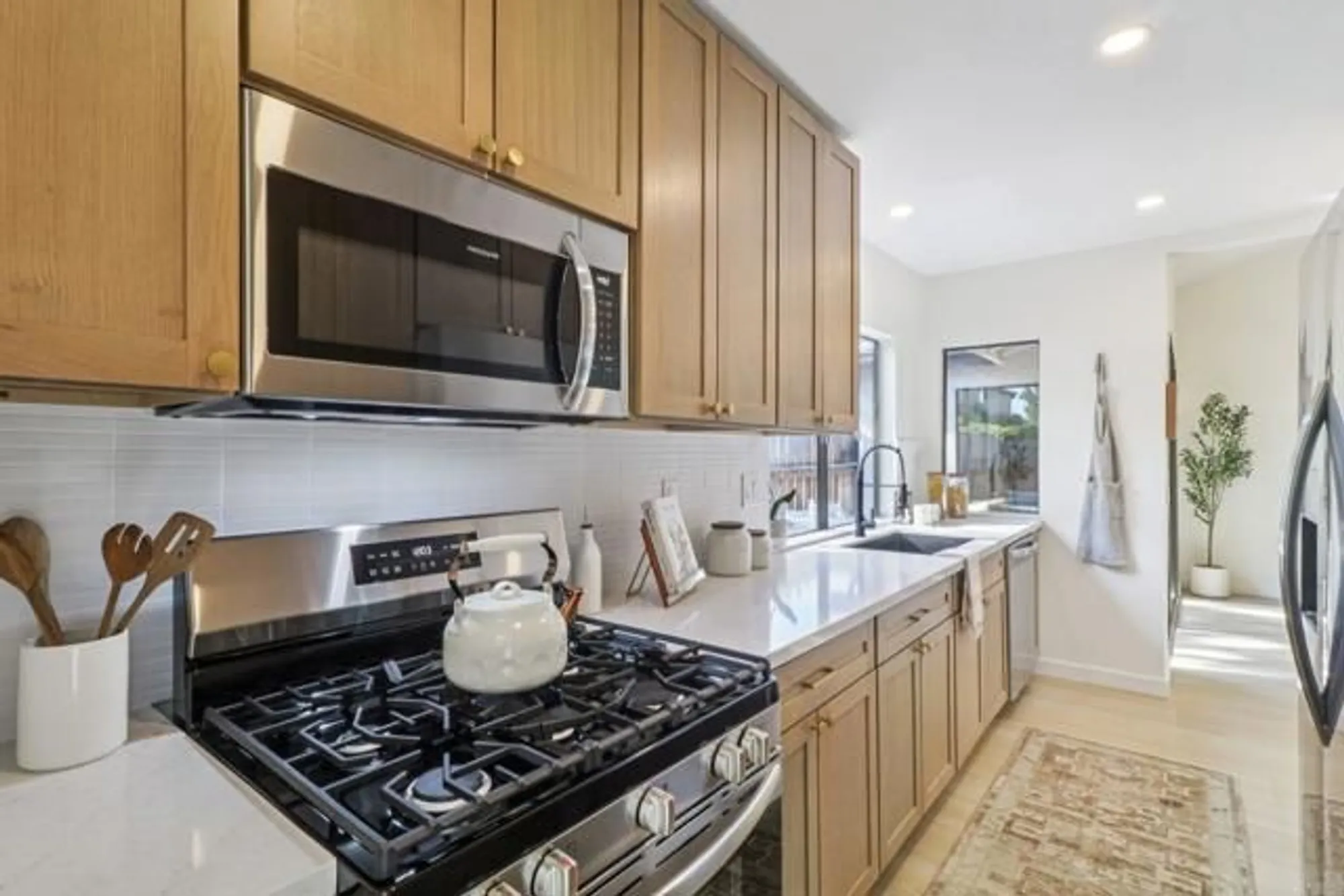 Property Slideshow image 9 of 36 | 737 nob cir, Vista, CA, 92084