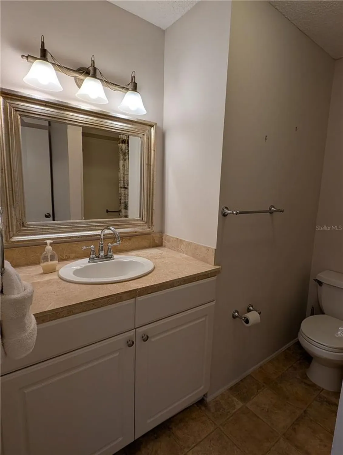 Property Slideshow image 9 of 16 | 4567 shoshone trl # 167, Sarasota, FL, 34233