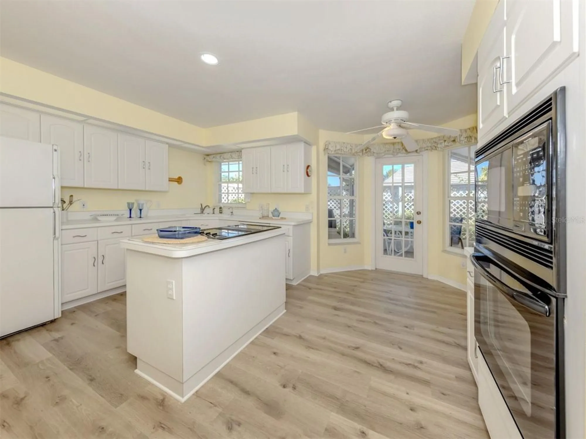 Property Slideshow image 11 of 83 | 503 clubside cir 47, Venice, FL, 34293