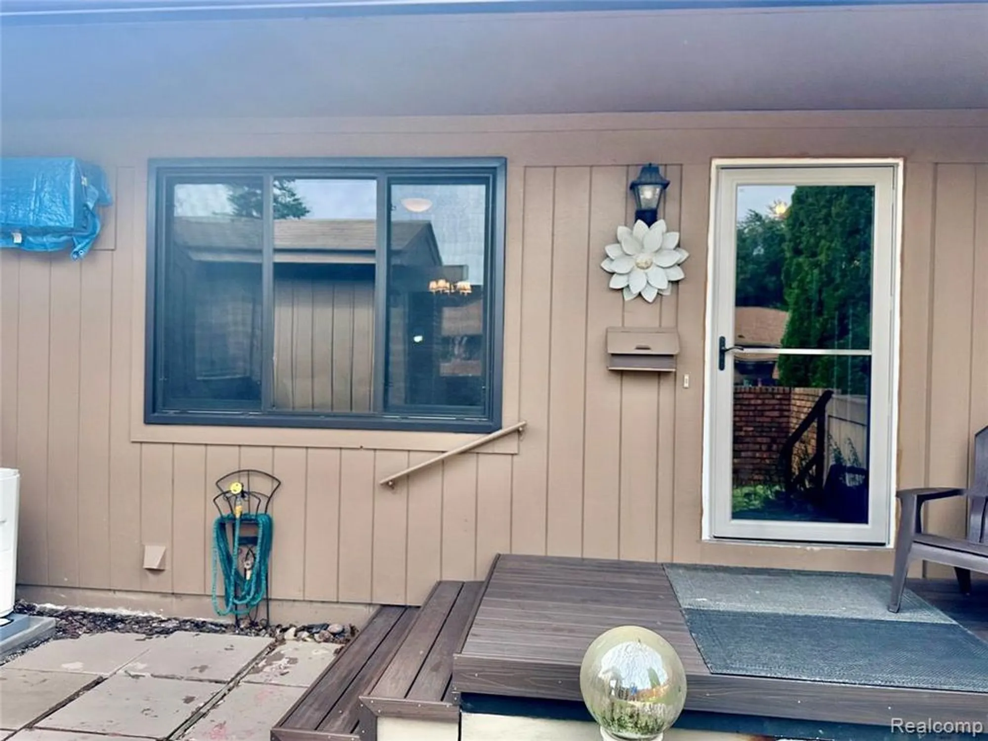 Property Slideshow image 3 of 20 | 25411 concord ln # 4, South Lyon, MI, 48178