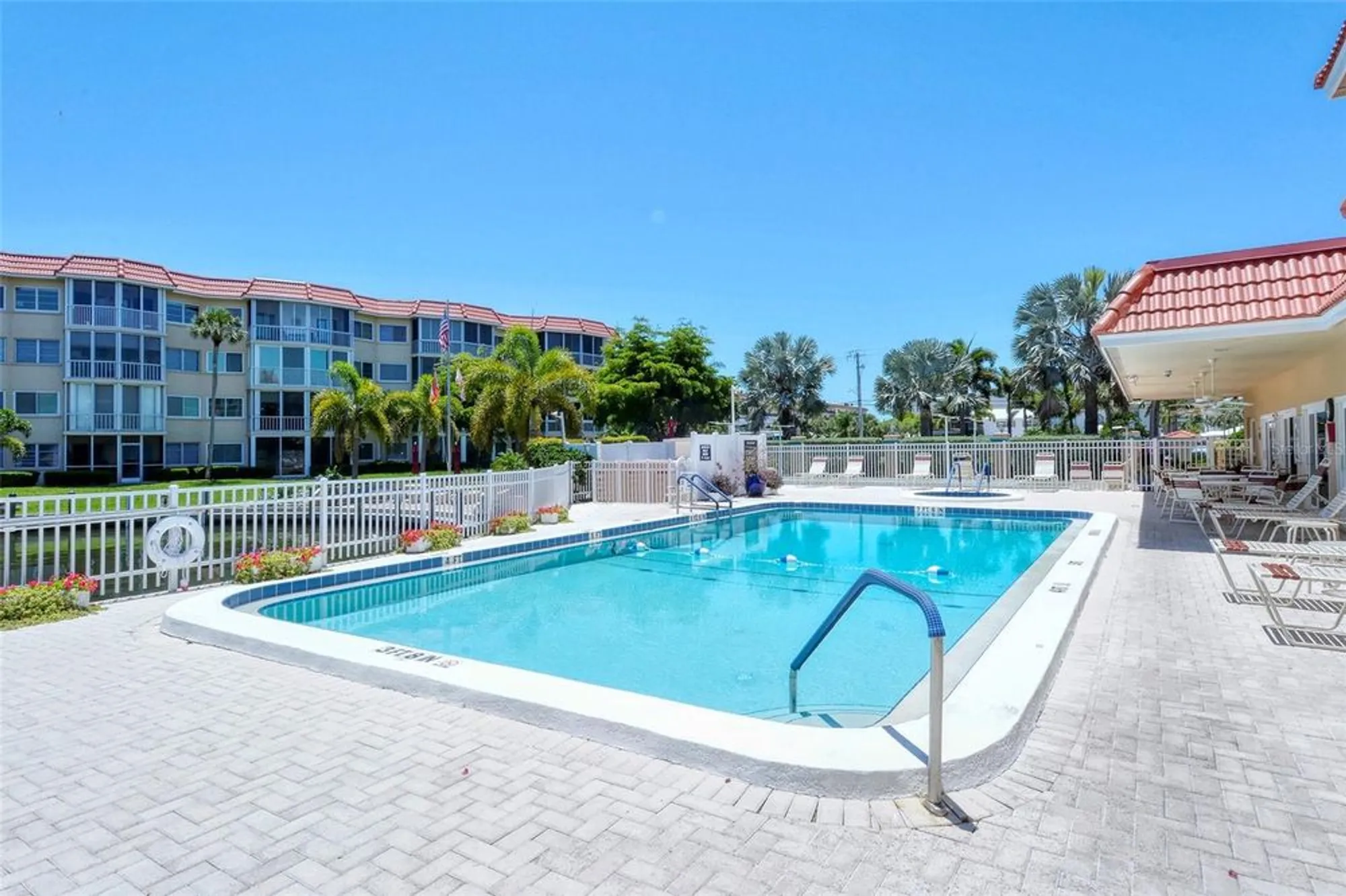 Property Slideshow image 48 of 90 | 1300 n portofino dr apt 305, Sarasota, FL, 34242