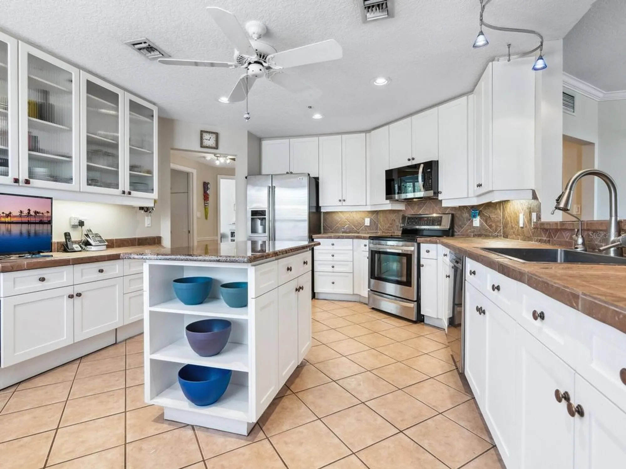 Property Slideshow image 19 of 59 | 5420 eagles point cir 106, Sarasota, FL, 34231