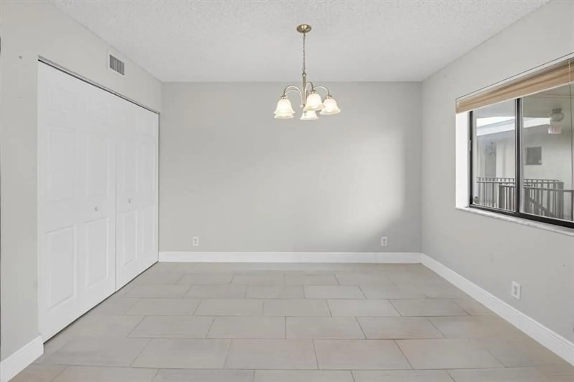 Property Slideshow image 8 of 39 | 5370 las verdes cir apt 319, Delray Beach, FL, 33484