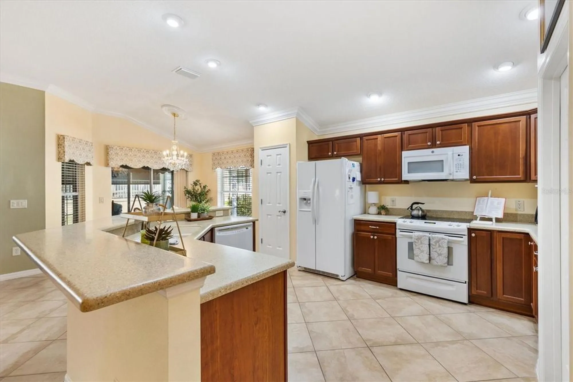 Property Slideshow image 16 of 35 | 933 folkstone way, The Villages, FL, 32162