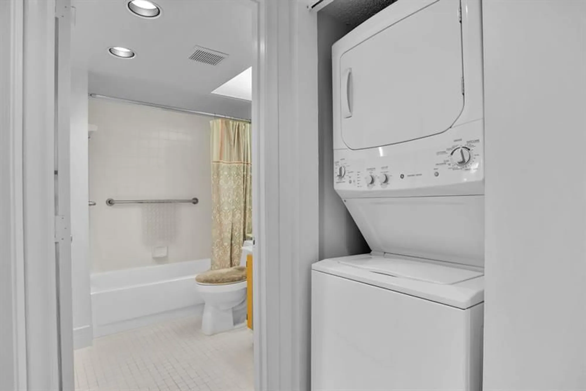 Property Slideshow image 26 of 30 | 1601 abaco dr d4, Coconut Creek, FL, 33066