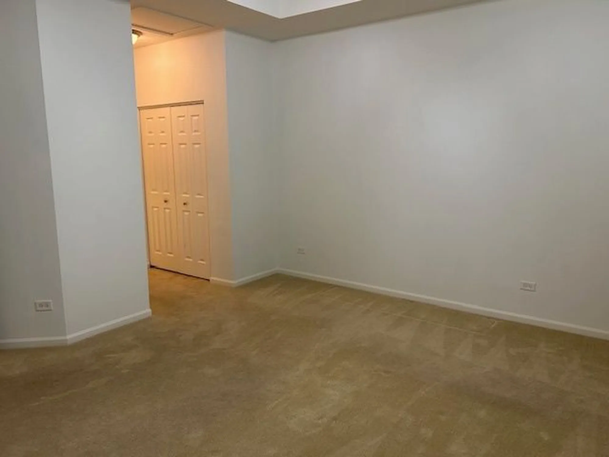 Property Slideshow image 12 of 22 | 2875 normandy cir, Naperville, IL, 60564