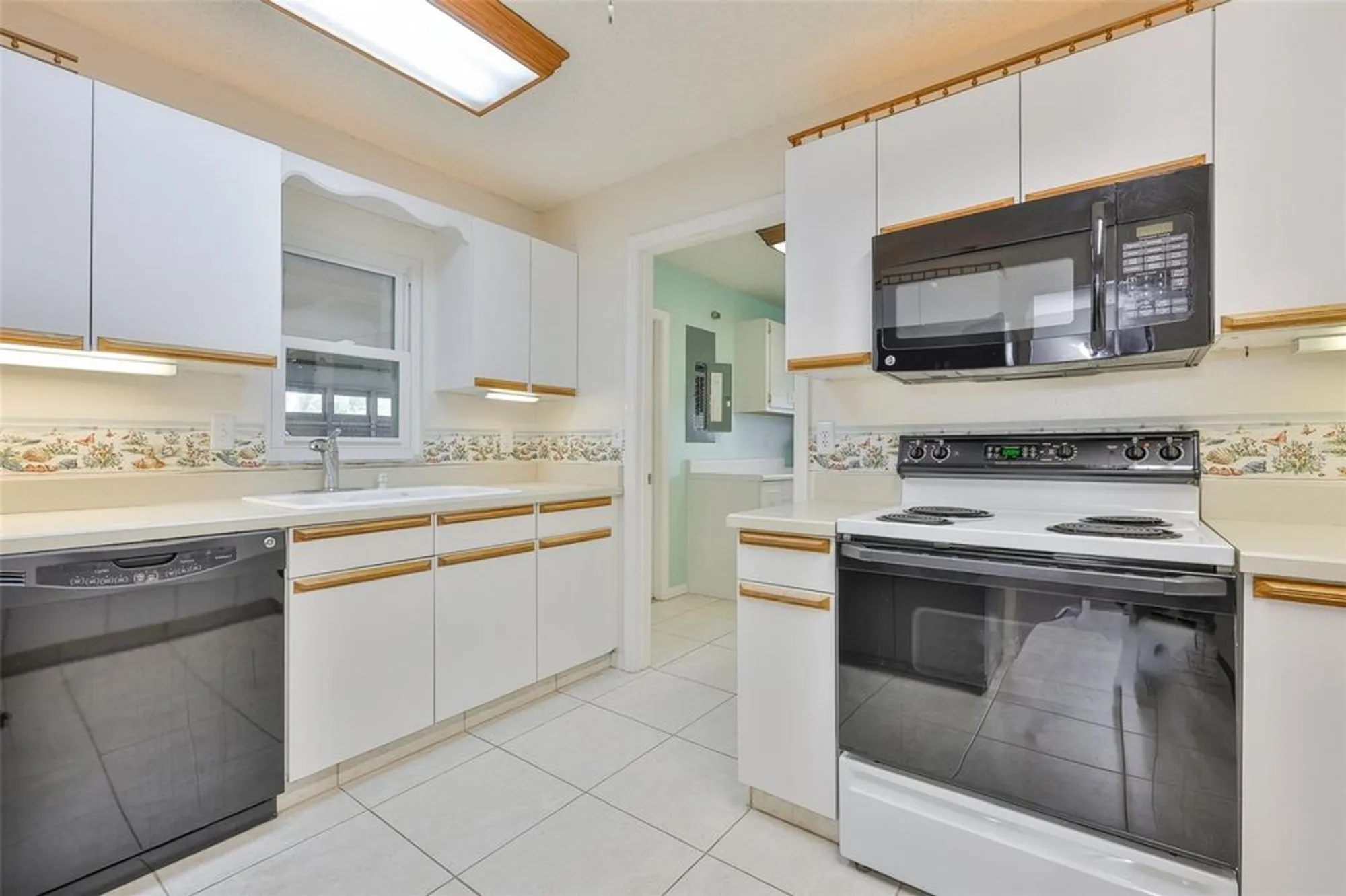 Property Slideshow image 15 of 46 | 206 sola ln, Sun City Center, FL, 33573