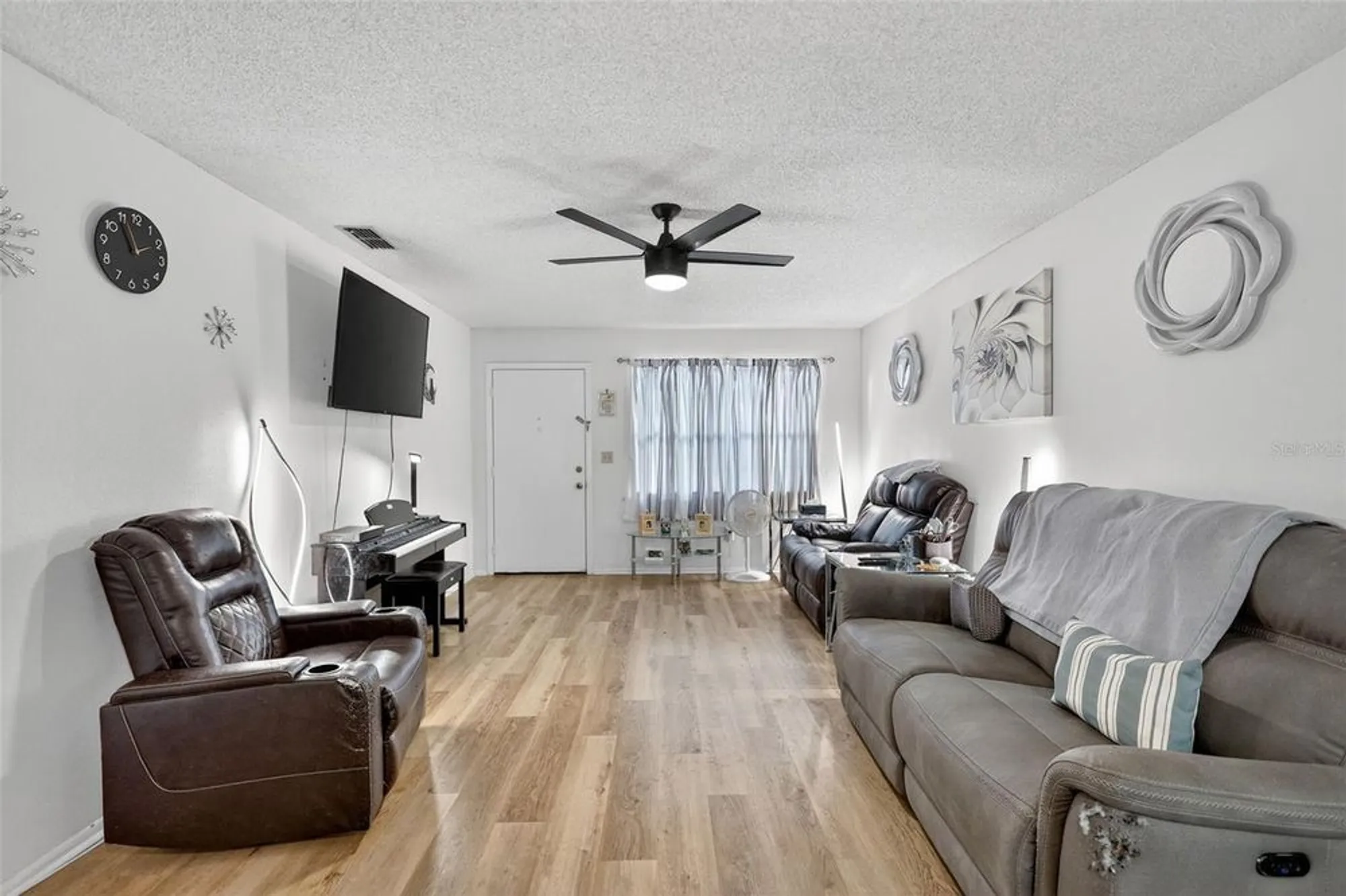 Property Slideshow image 11 of 36 | 5975 terrace park dr n unit 209, Saint Petersburg, FL, 33709