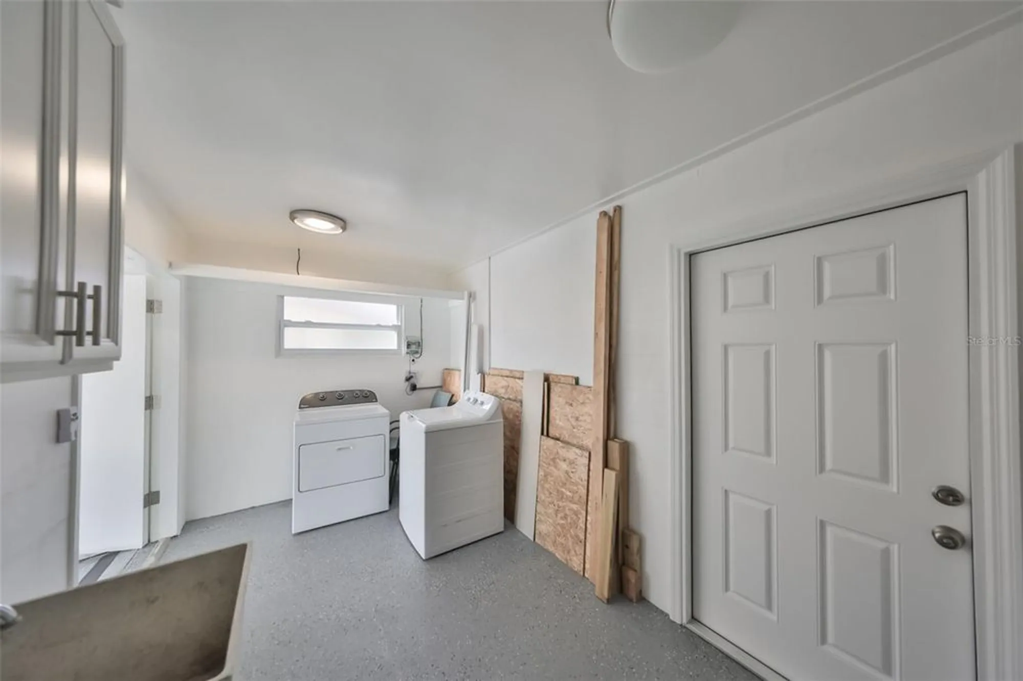 Property Slideshow image 29 of 39 | 611 fox hills dr, Sun City Center, FL, 33573