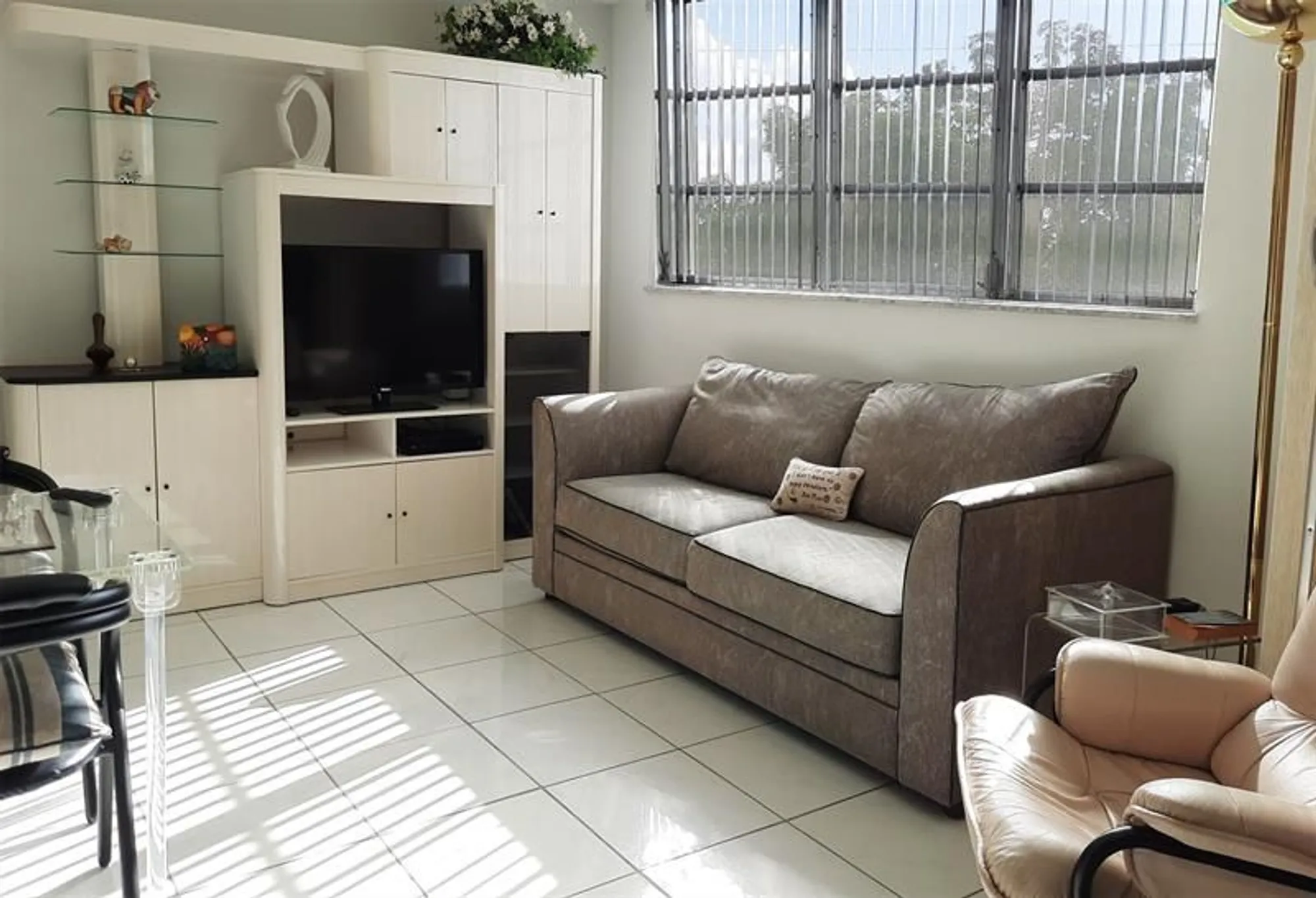 Property Slideshow image 10 of 17 | 381 s hollybrook dr 204, Pembroke Pines, FL, 33025