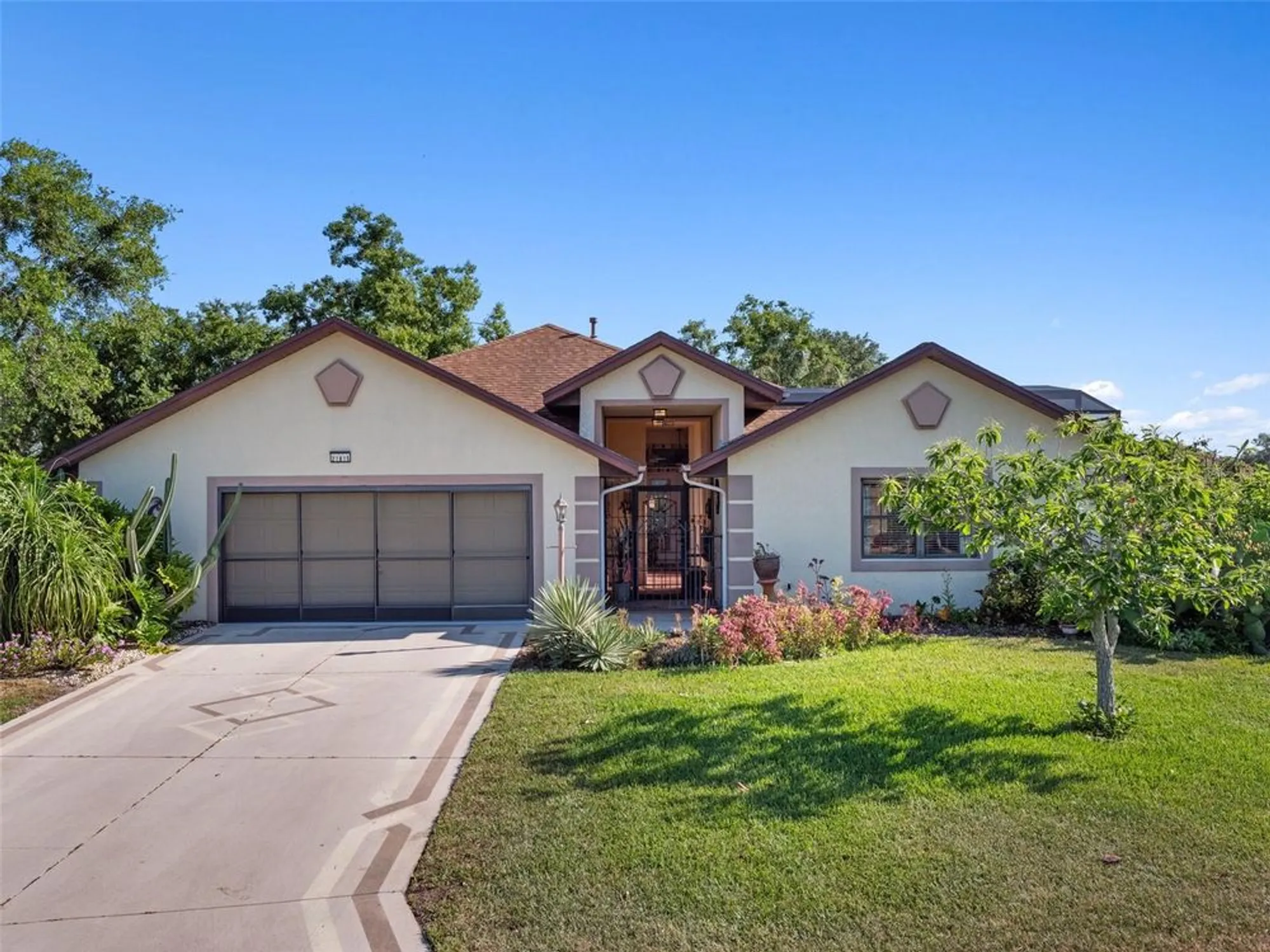 Property Slideshow image 1 of 69 | 21815 tartan st, Leesburg, FL, 34748