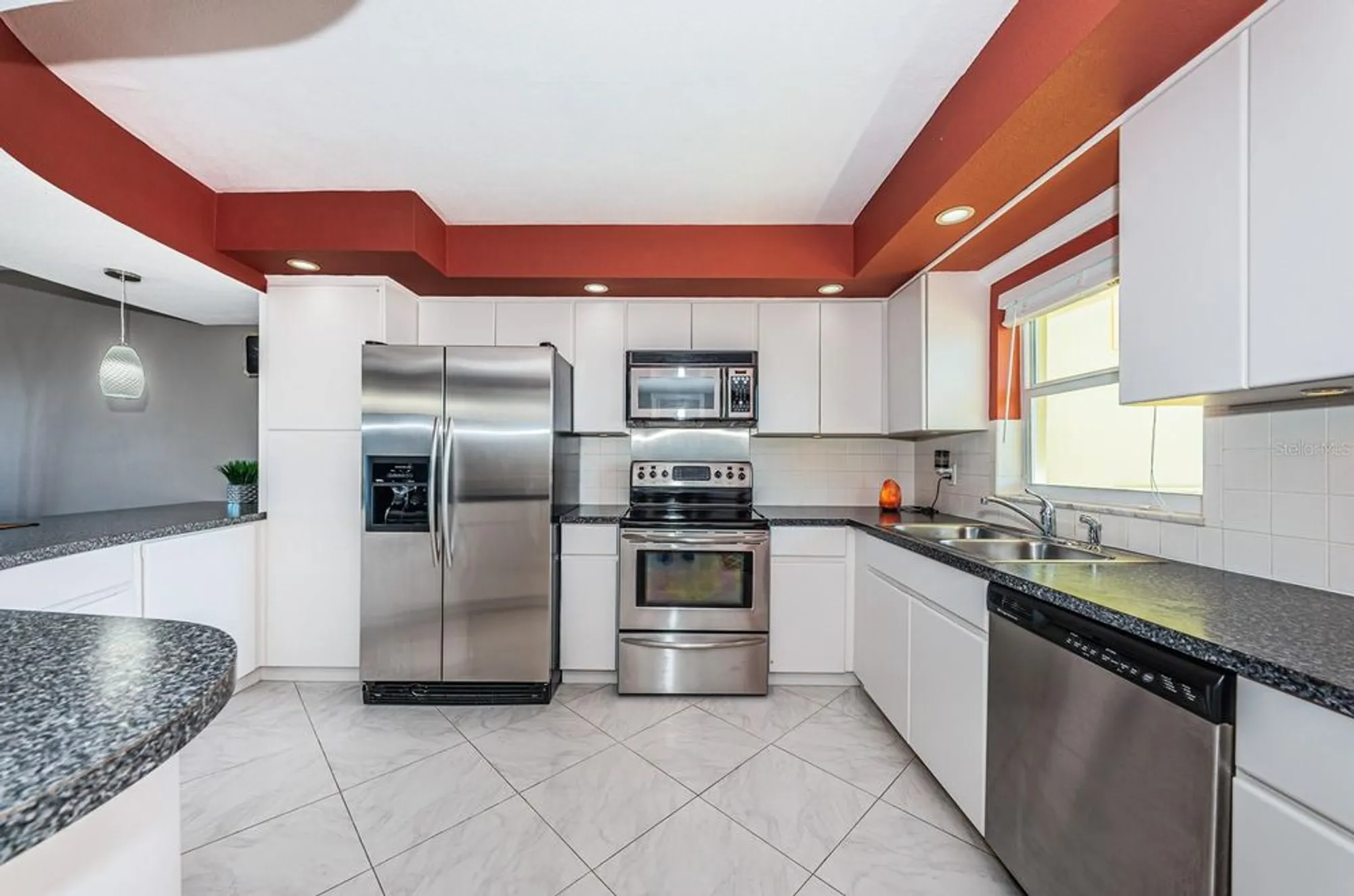 Property Slideshow image 4 of 54 | 4725 cove cir apt 604, Saint Petersburg, FL, 33708