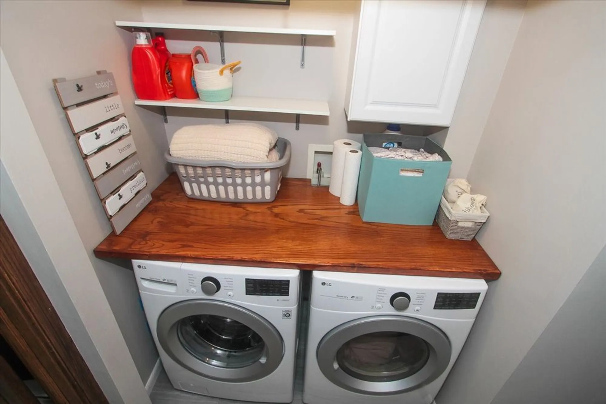 Property Slideshow image 21 of 34 | 716 old barn rd apt b b, Lake Barrington, IL, 60010