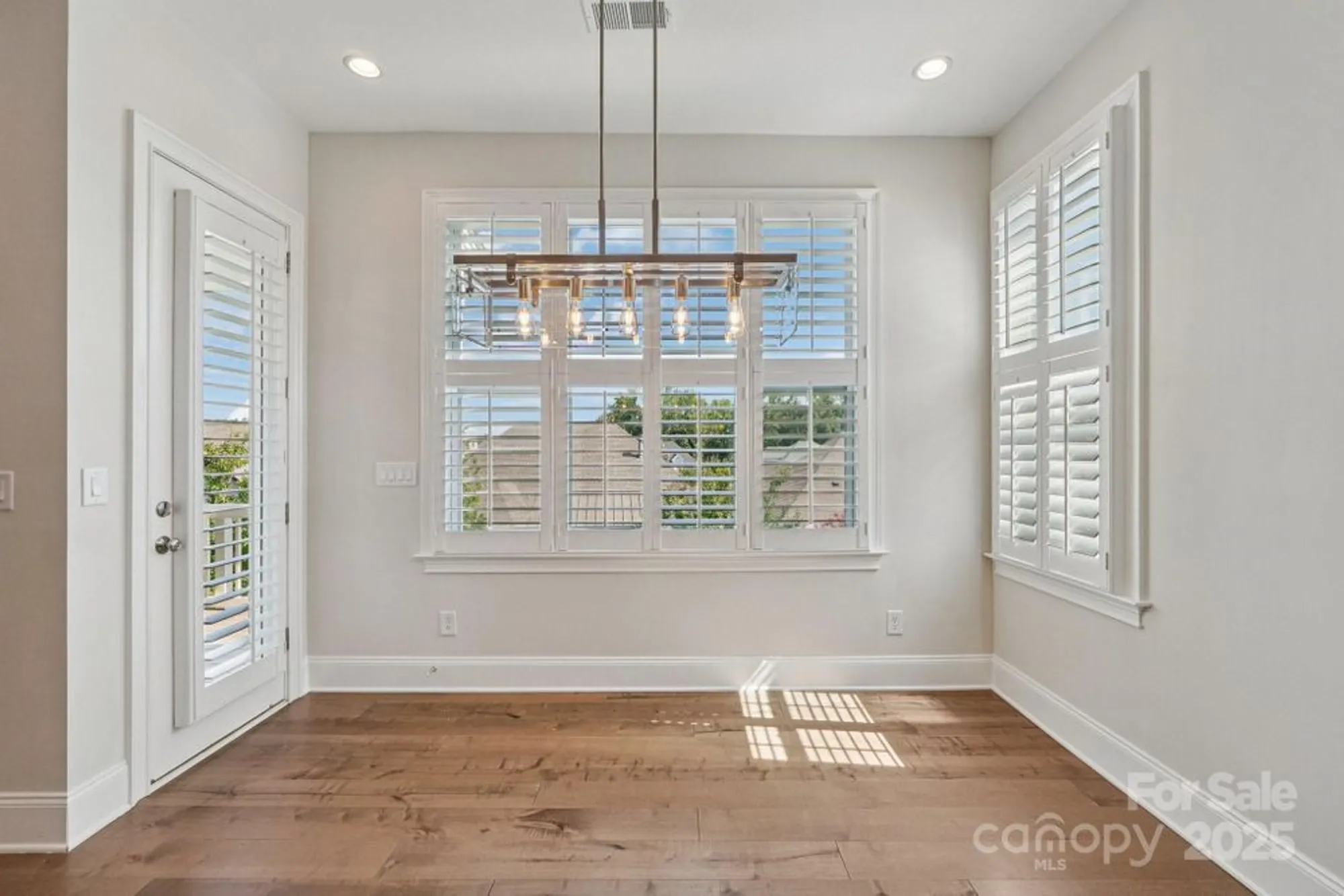 Property Slideshow image 14 of 47 | 45528 misty bluff dr, Charlotte, NC, 28278