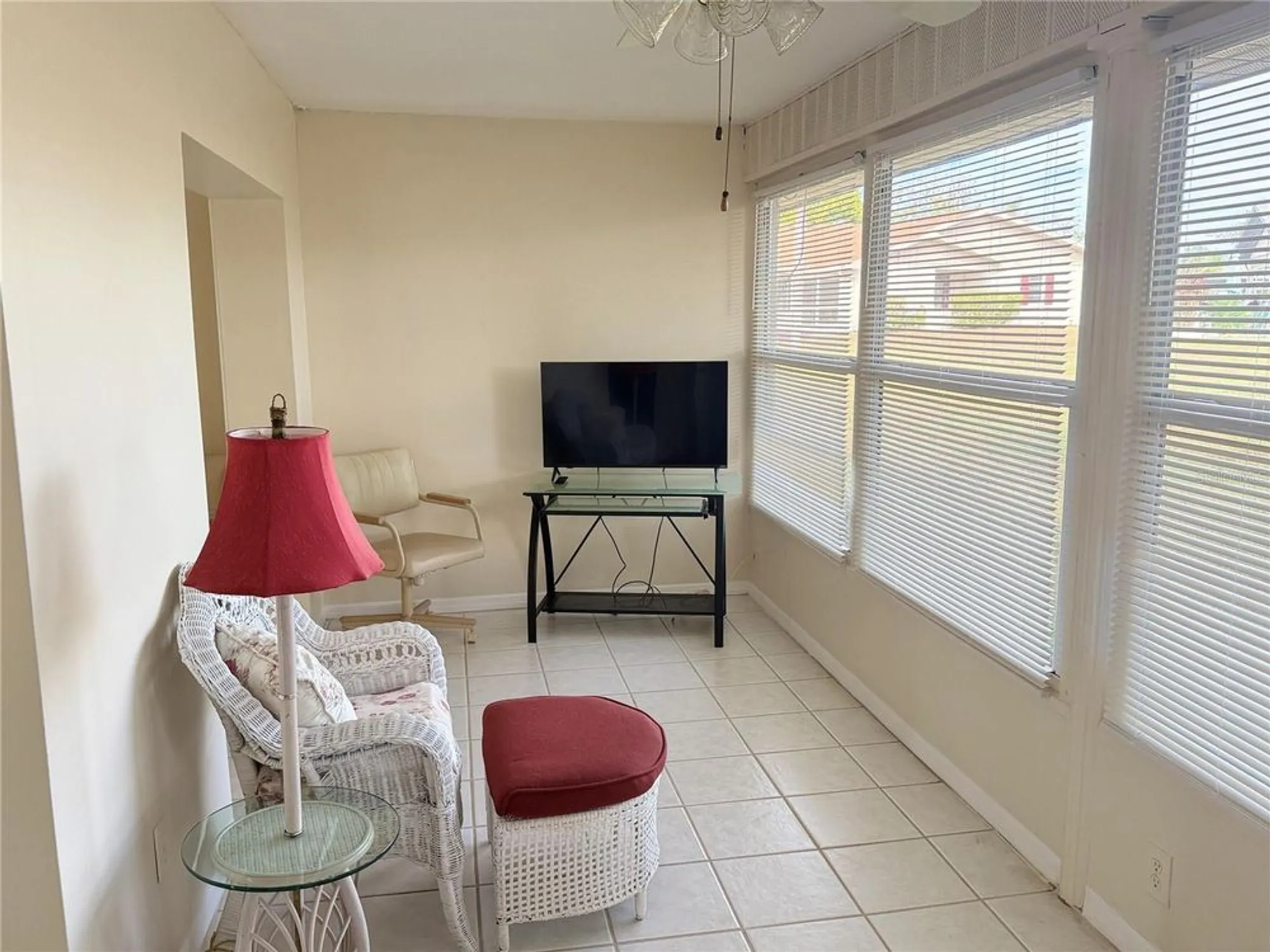 Property Slideshow image 14 of 37 | 407 feltham trl unit b, Sun City Center, FL, 33573