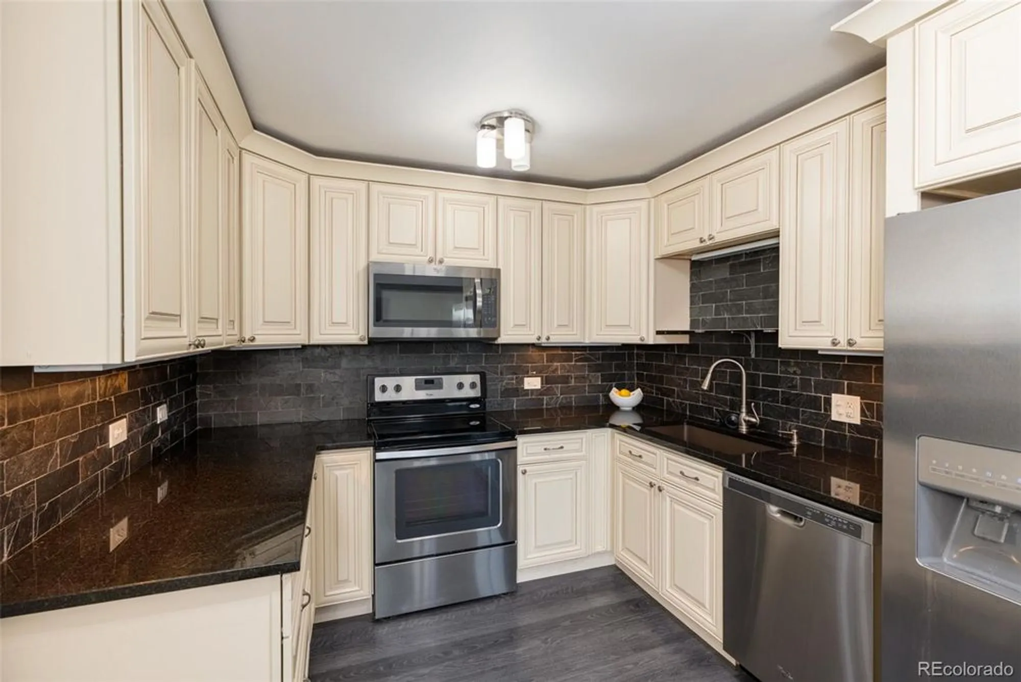 Property Slideshow image 10 of 31 | 650 s alton way apt 10c, Denver, CO, 80247