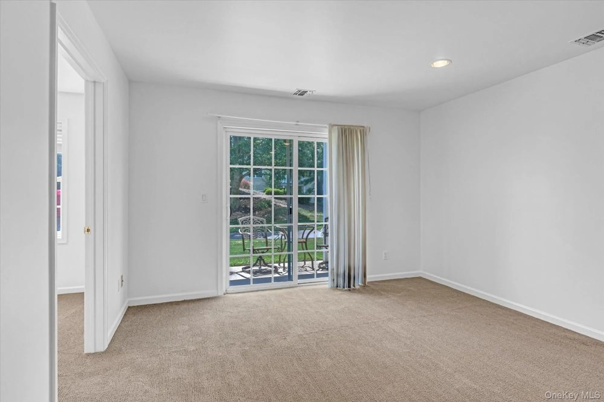 Property Slideshow image 6 of 26 | 911 altessa blvd, Melville, NY, 11747