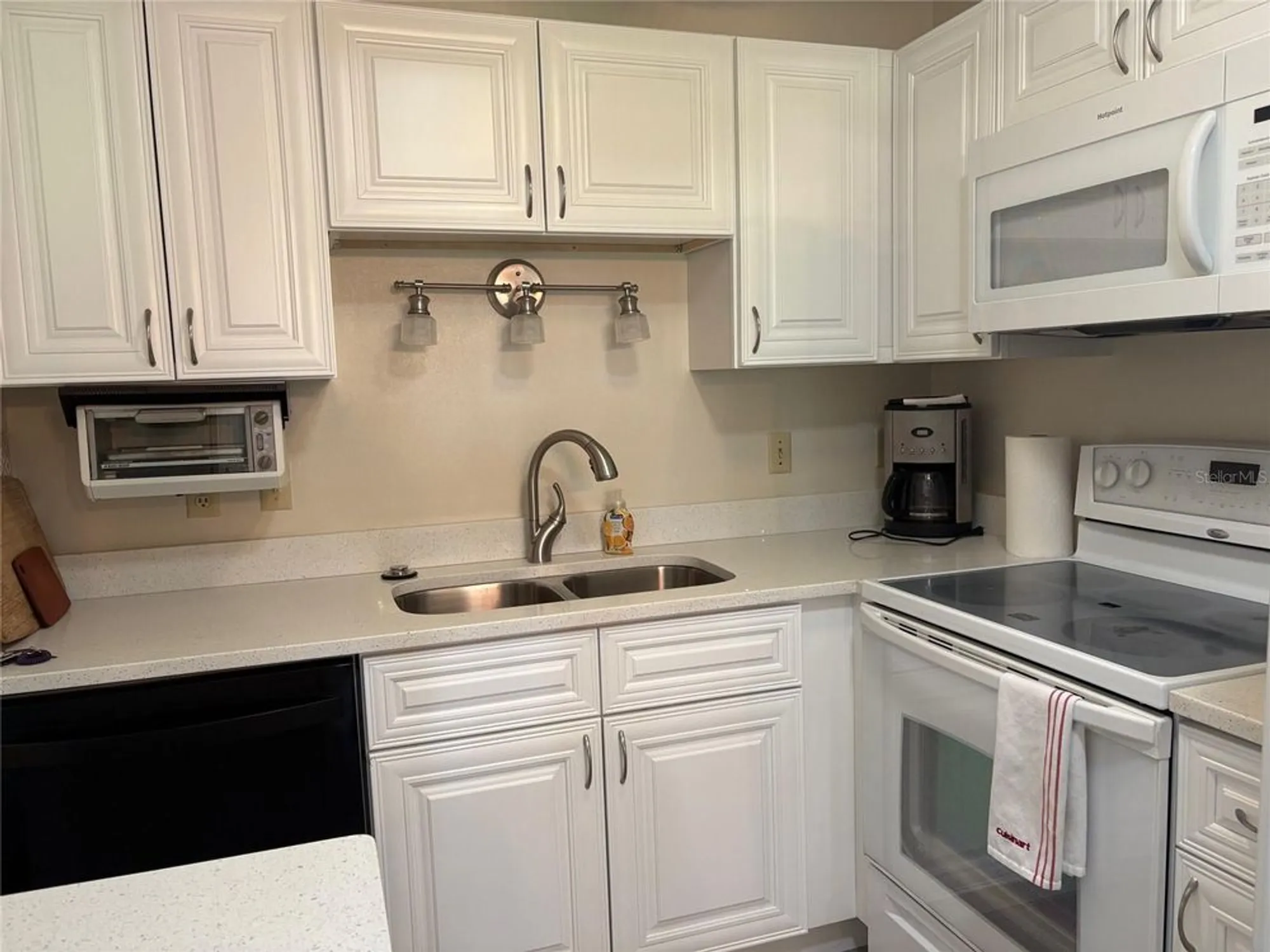 Property Slideshow image 11 of 34 | 1901 canterbury ln 10, Sun City Center, FL, 33573