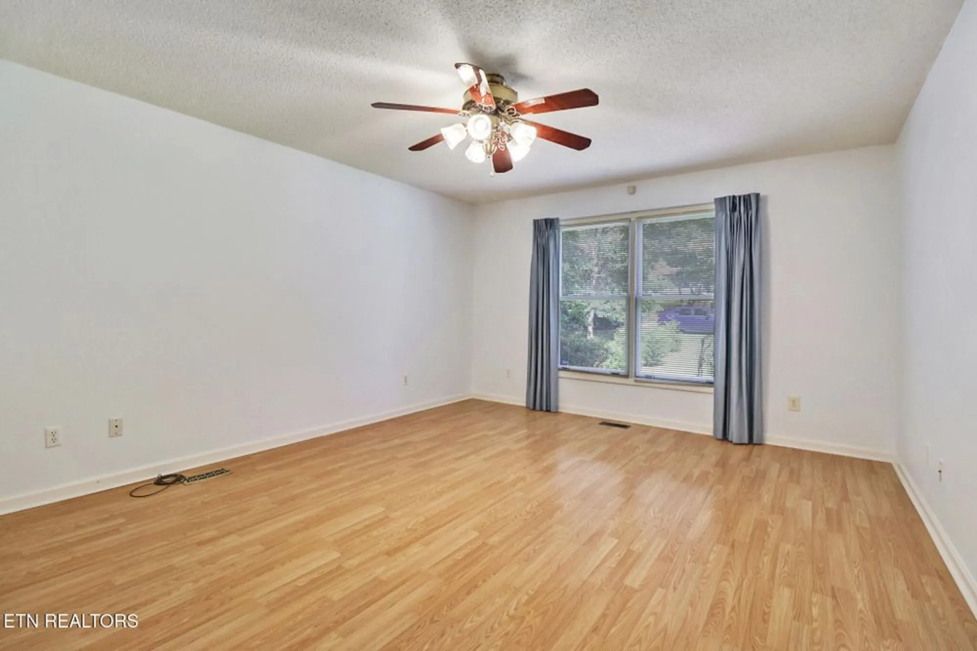 Property Slideshow image 15 of 54 | 104 flossmoor cir, Crossville, TN, 38558