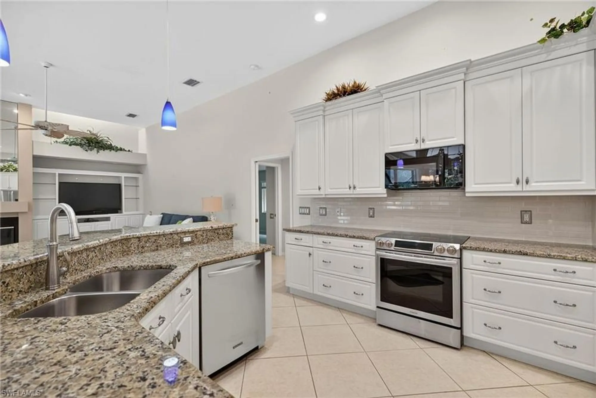 Property Slideshow image 11 of 44 | 3821 woodlake dr, Bonita Springs, FL, 34134