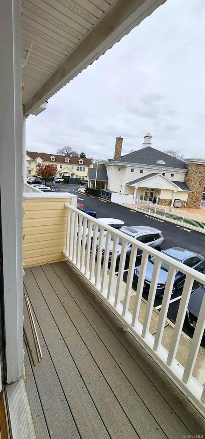 Property Slideshow image 24 of 25 | 512 narragansett villas dr, Lindenhurst, NY, 11757