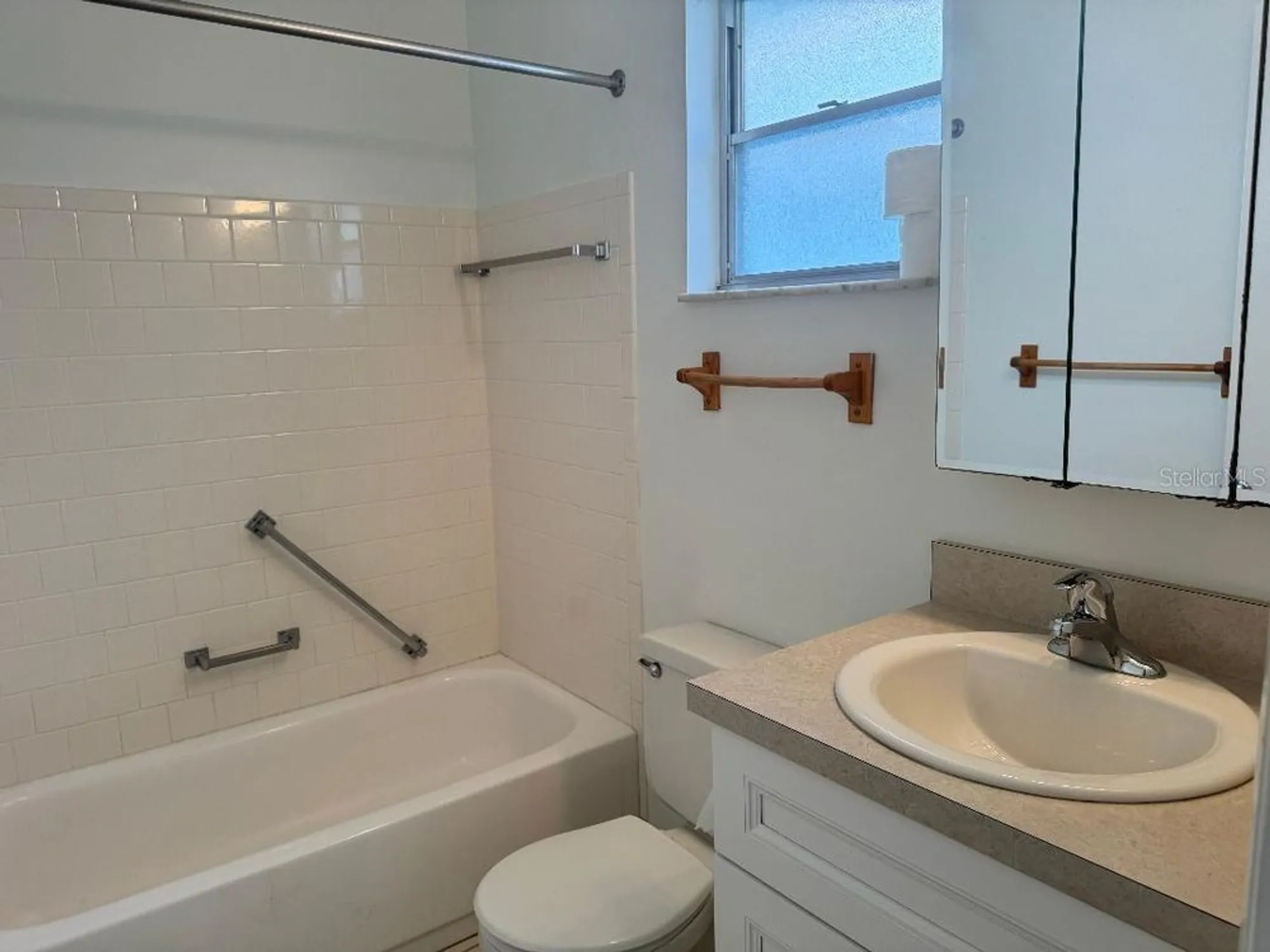 Property Slideshow image 14 of 26 | 5531 riverbluff cir # v9, Sarasota, FL, 34231