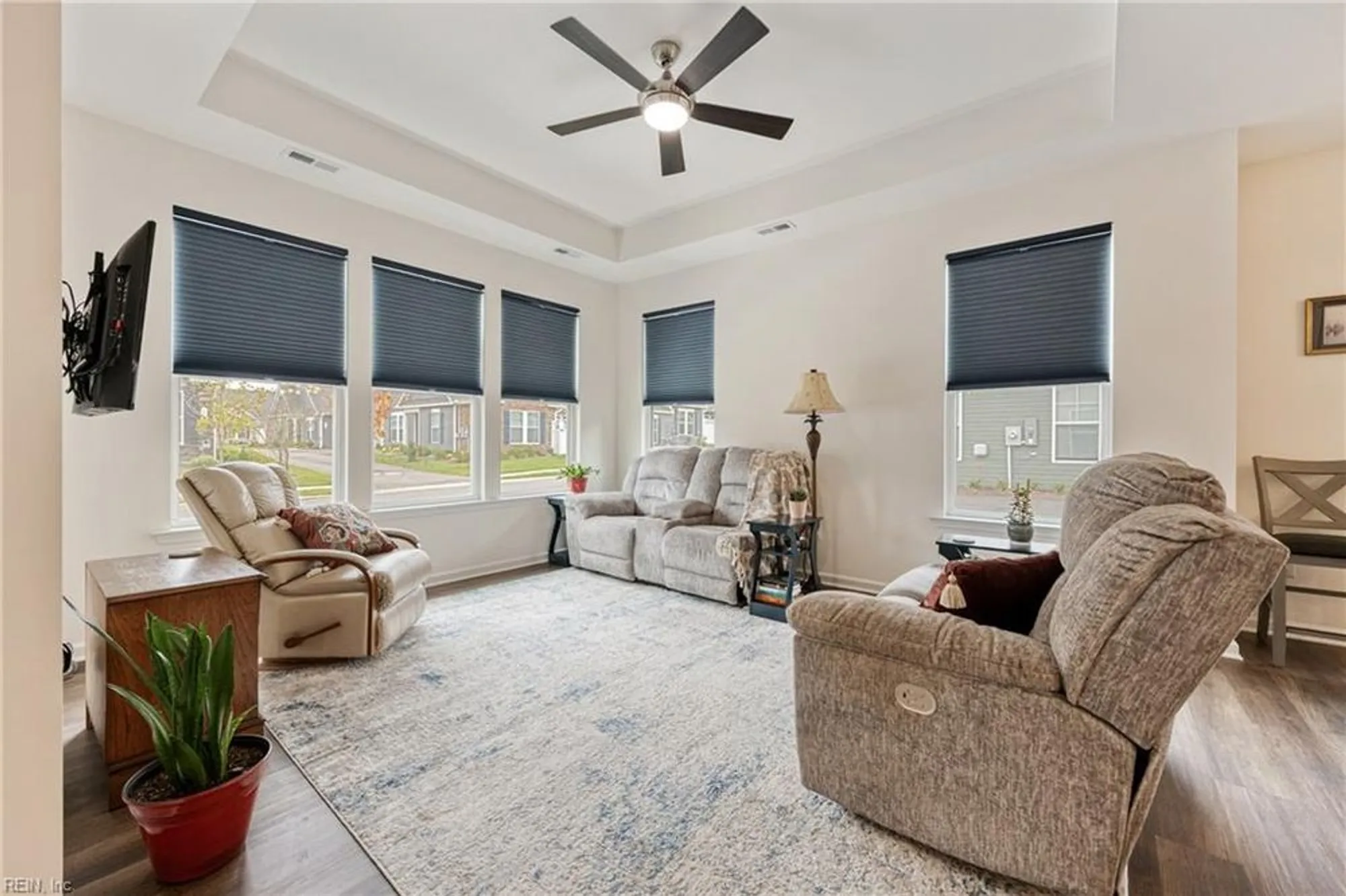 Property Slideshow image 12 of 39 | 221 richmond ave, Smithfield, VA, 23430