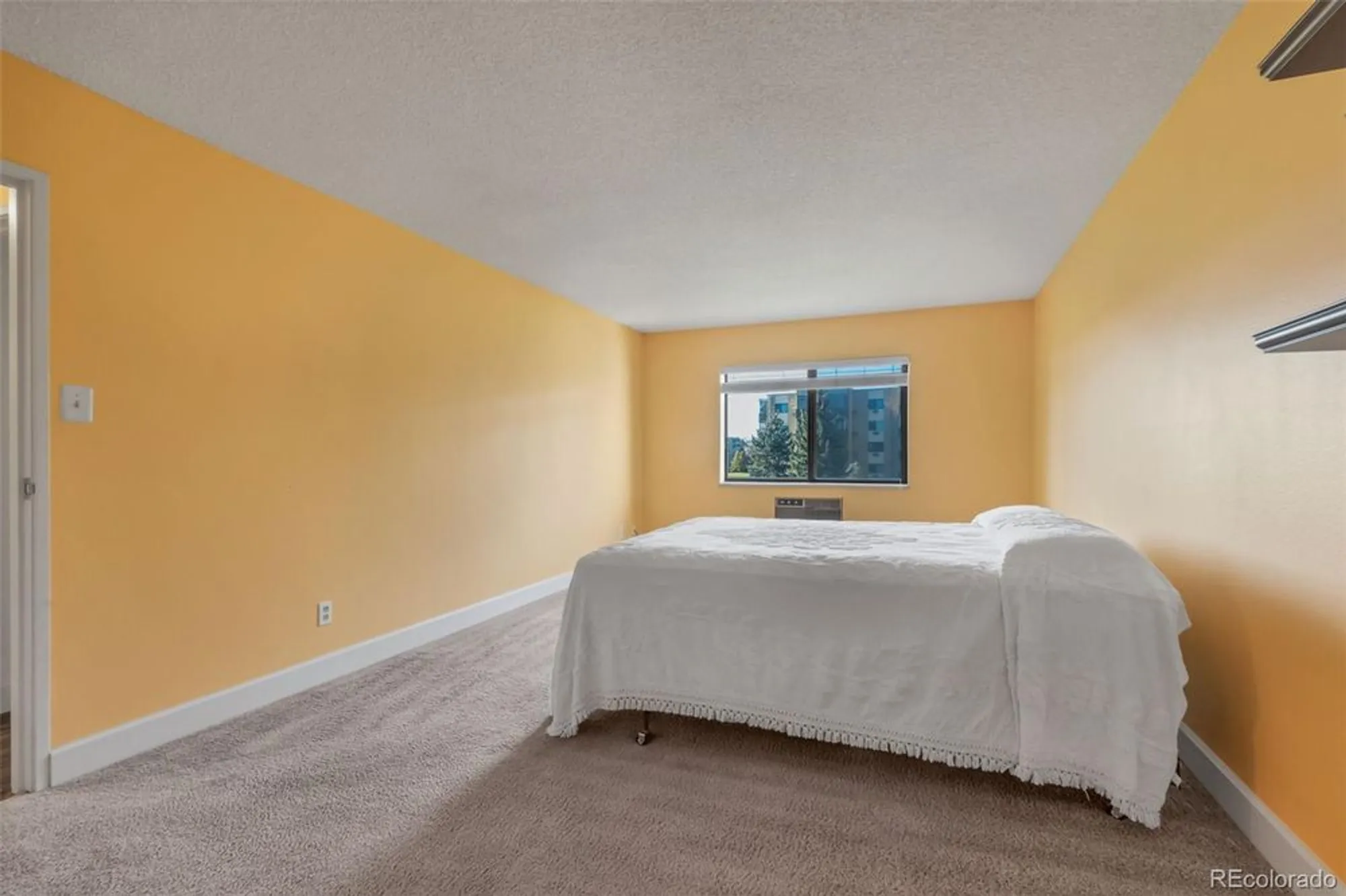 Property Slideshow image 13 of 45 | 14102 e linvale pl apt 403, Aurora, CO, 80014