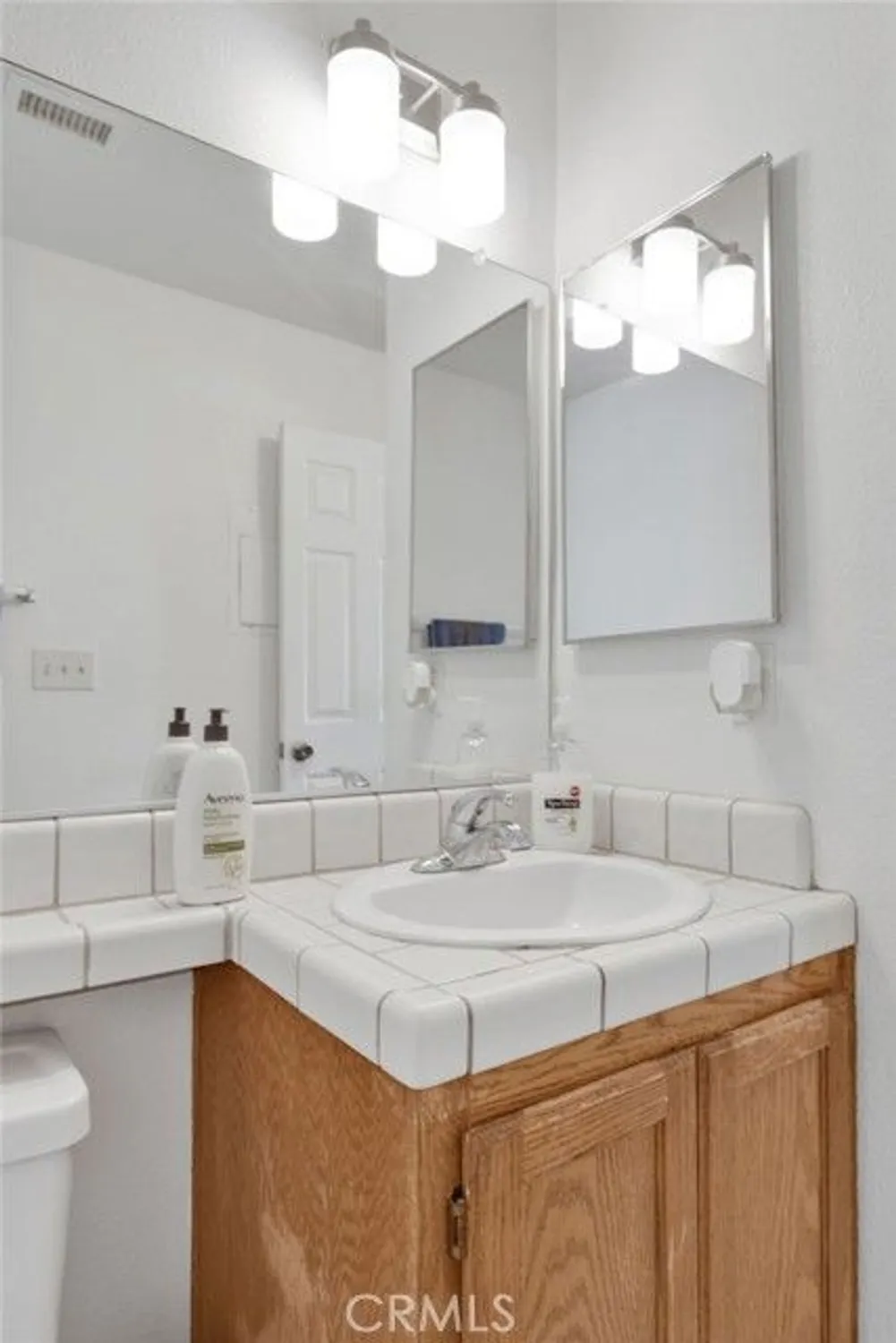 Property Slideshow image 20 of 36 | 19175 elm dr, Apple Valley, CA, 92308