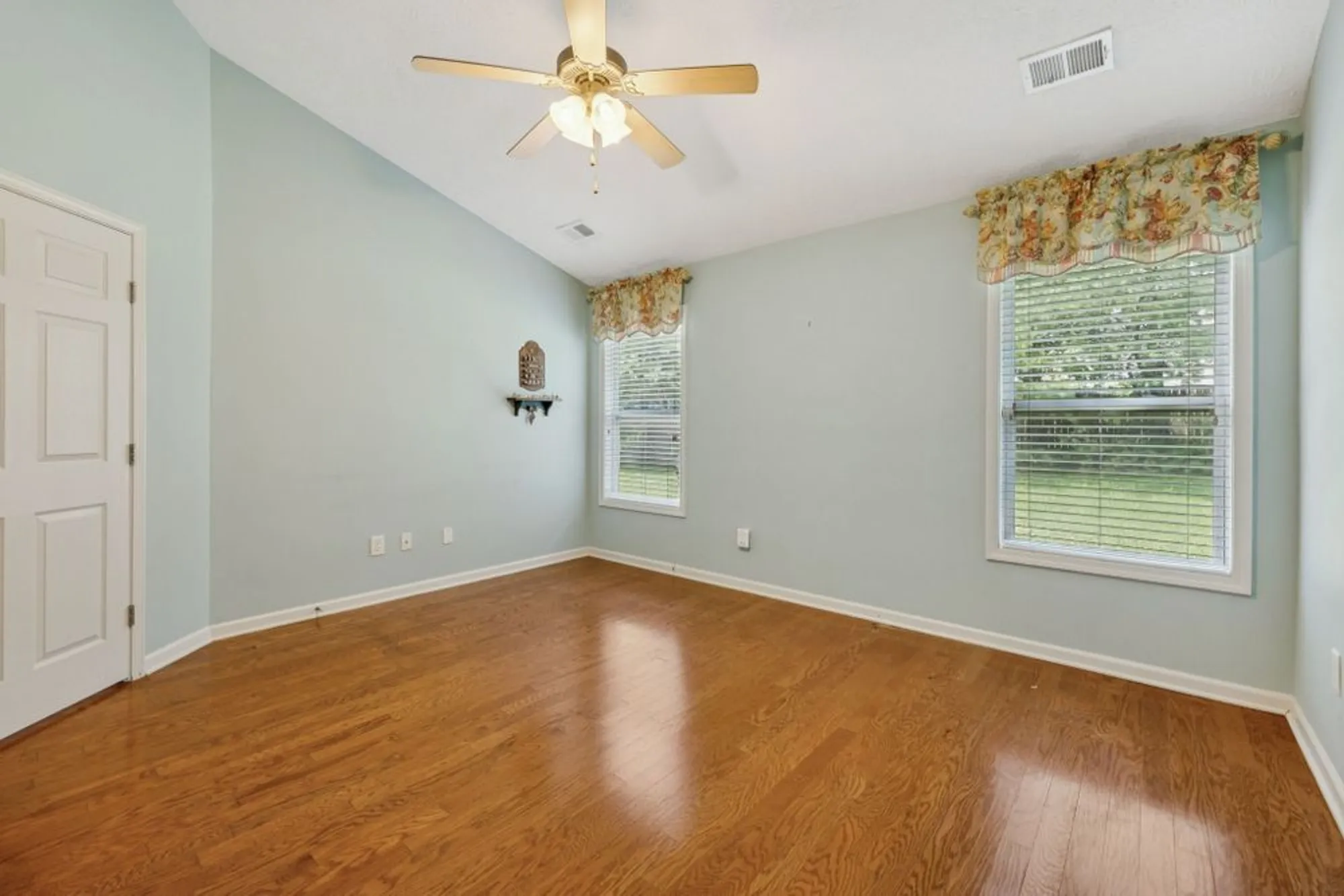 Property Slideshow image 32 of 47 | 145 plymouth dr, Lebanon, TN, 37087