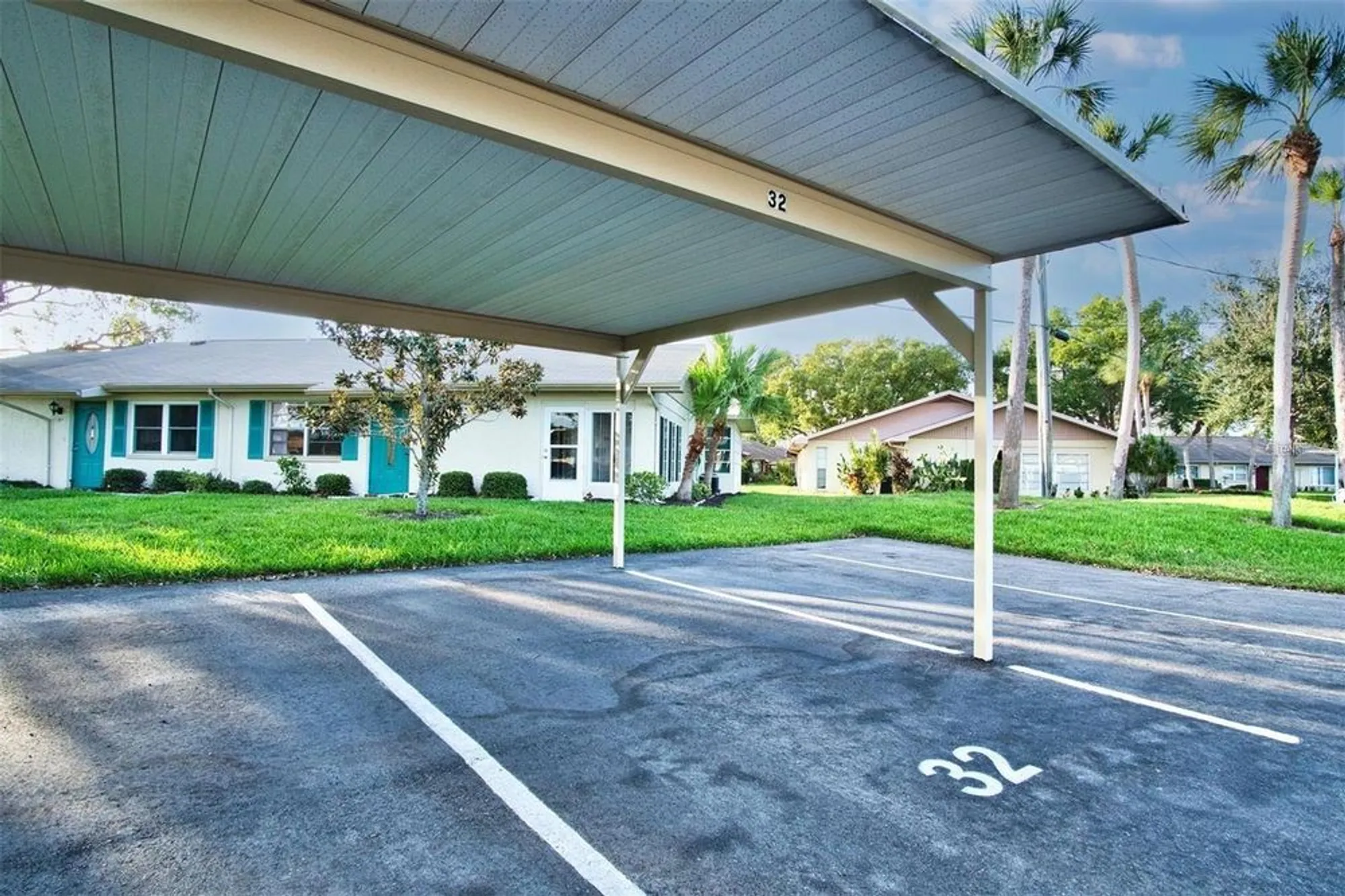 Property Slideshow image 13 of 30 | 1906 canterbury ln unit 32, Sun City Center, FL, 33573