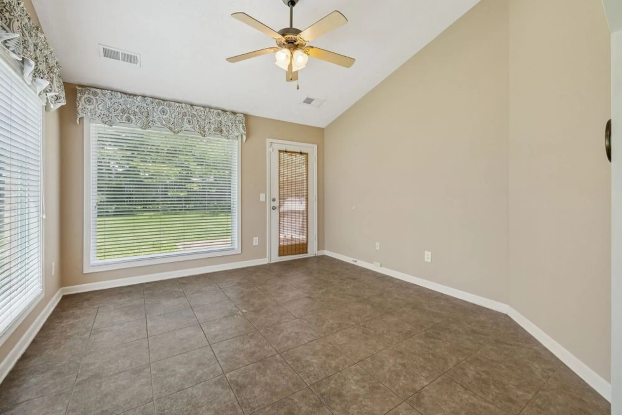 Property Slideshow image 26 of 47 | 145 plymouth dr, Lebanon, TN, 37087
