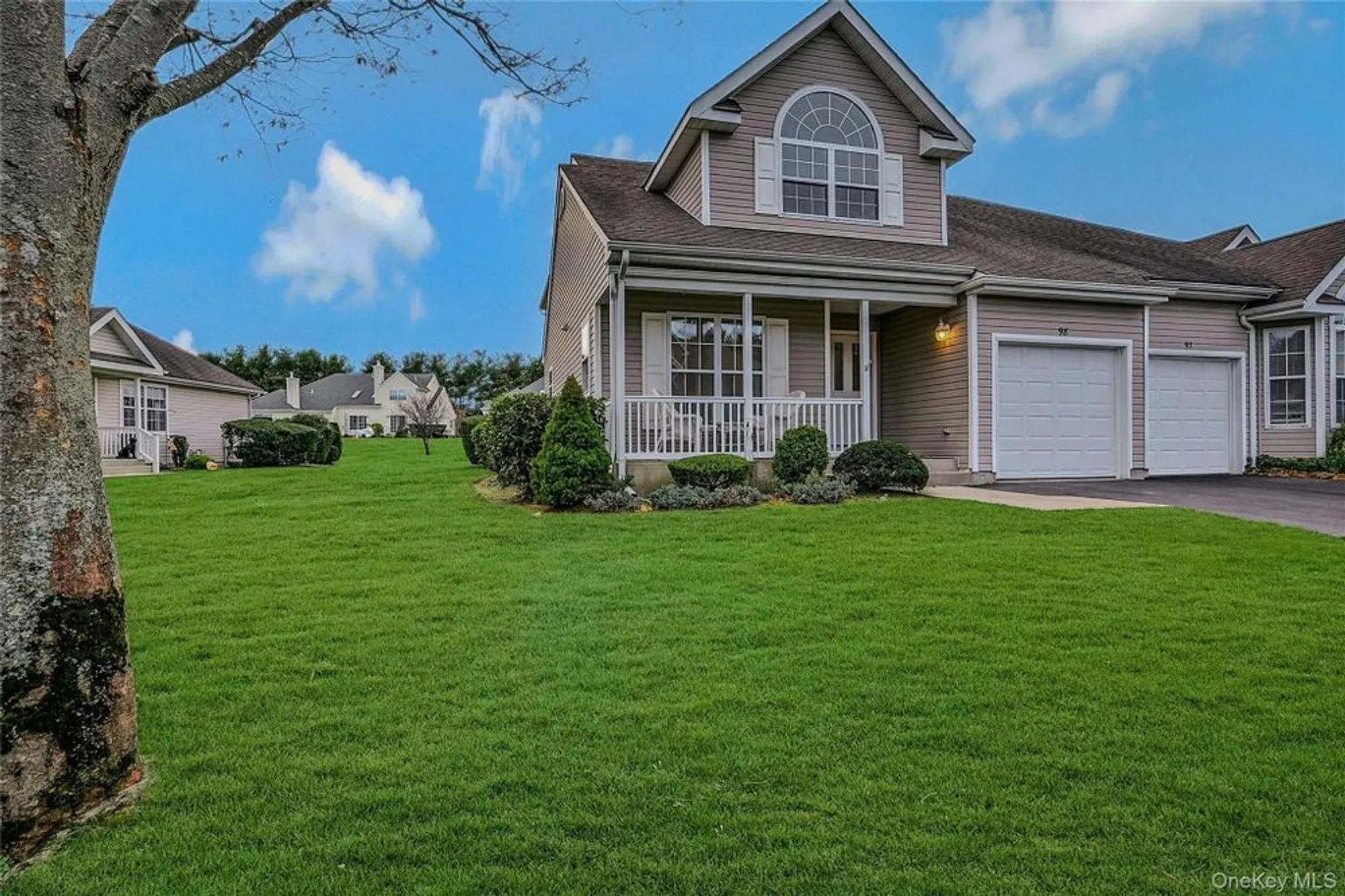 Property Slideshow image 2 of 47 | 98 scenic lake dr, Riverhead, NY, 11901