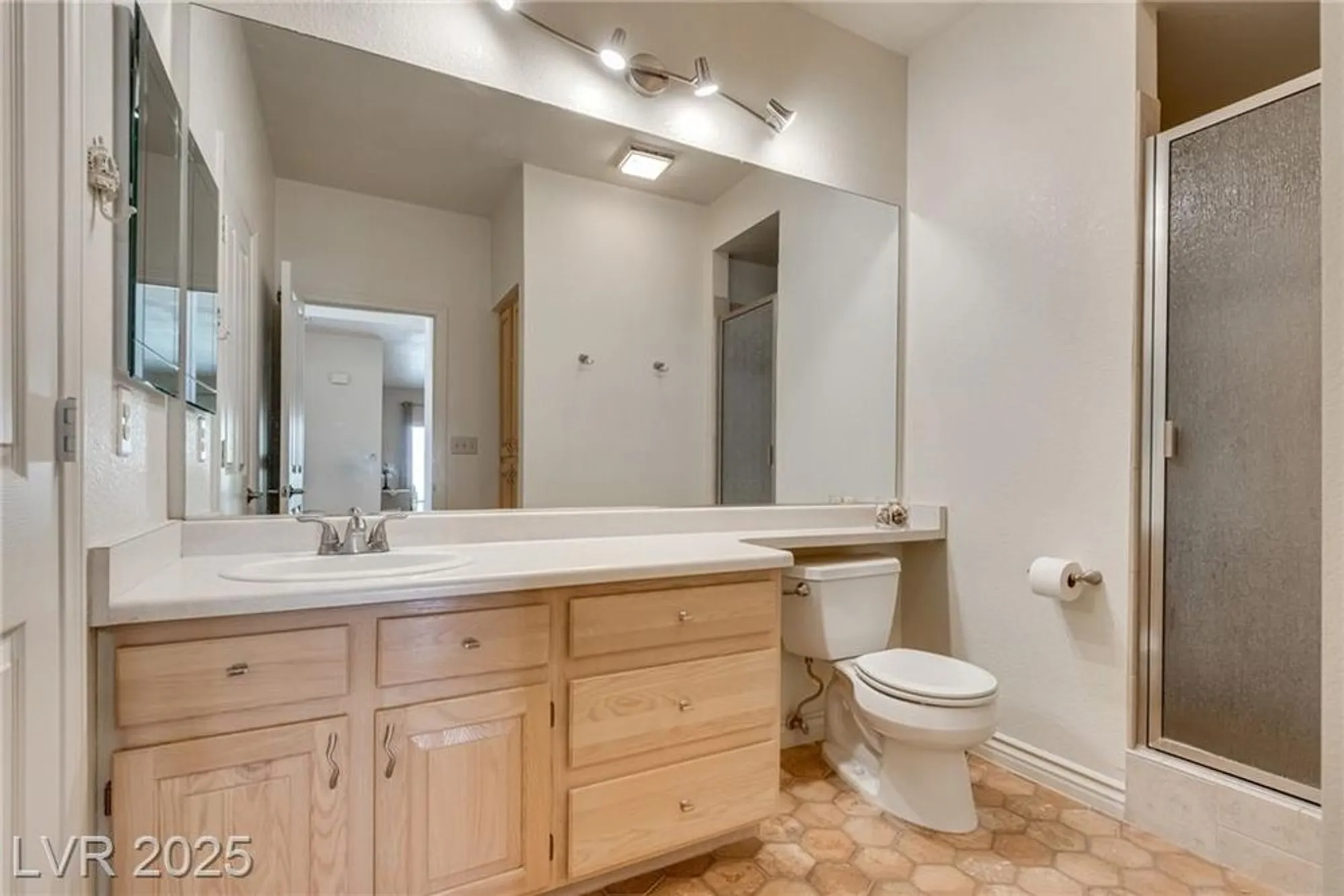 Property Slideshow image 21 of 29 | 421 wonderstone dr, Las Vegas, NV, 89107