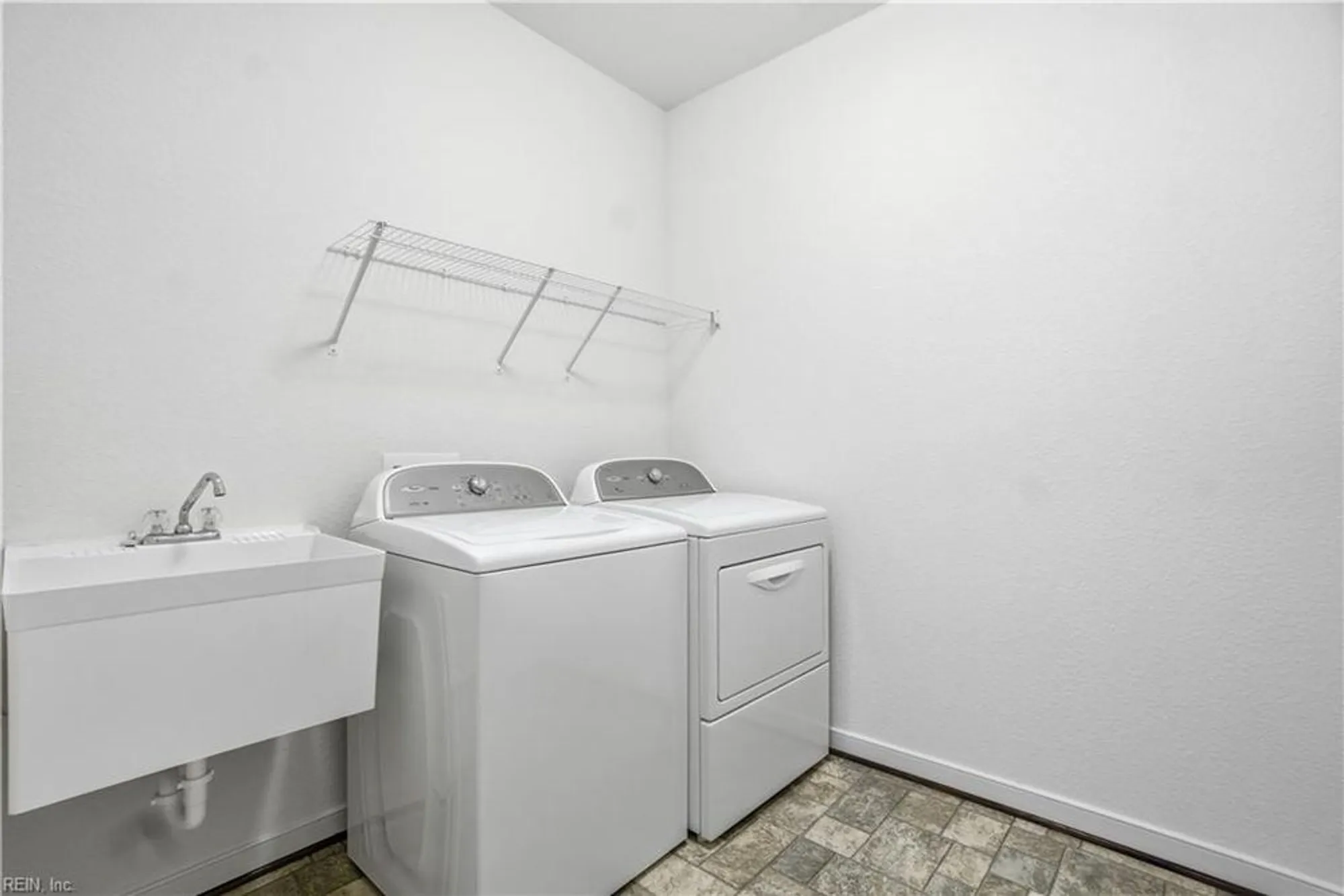 Property Slideshow image 26 of 50 | 502 dunning ln, Chesapeake, VA, 23322