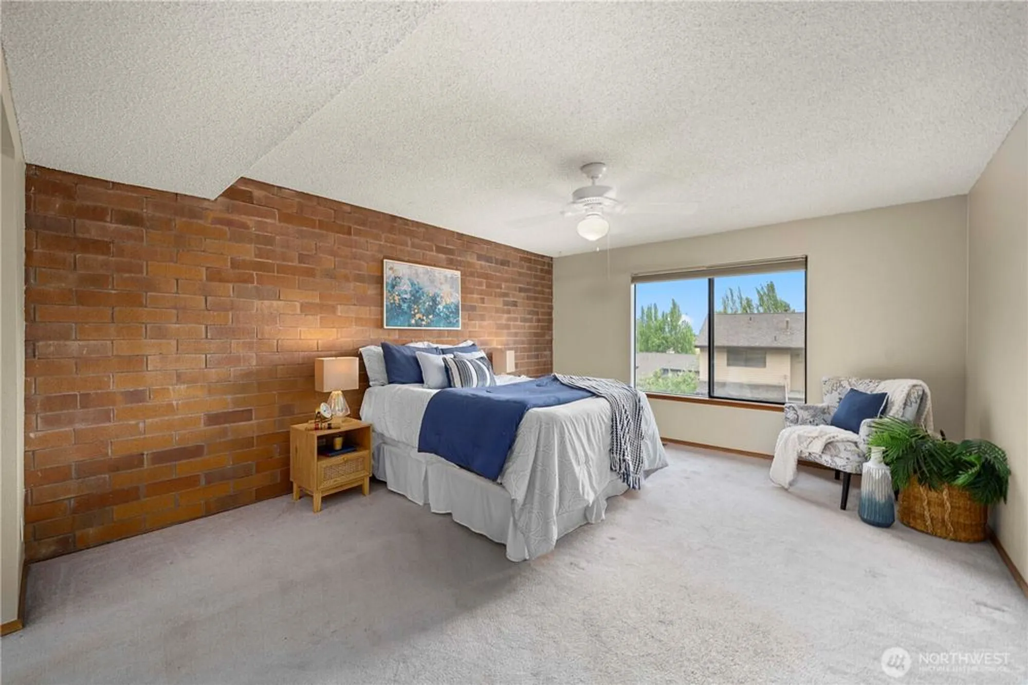 Property Slideshow image 12 of 35 | 10637 glen acres dr s # 10637, Seattle, WA, 98168