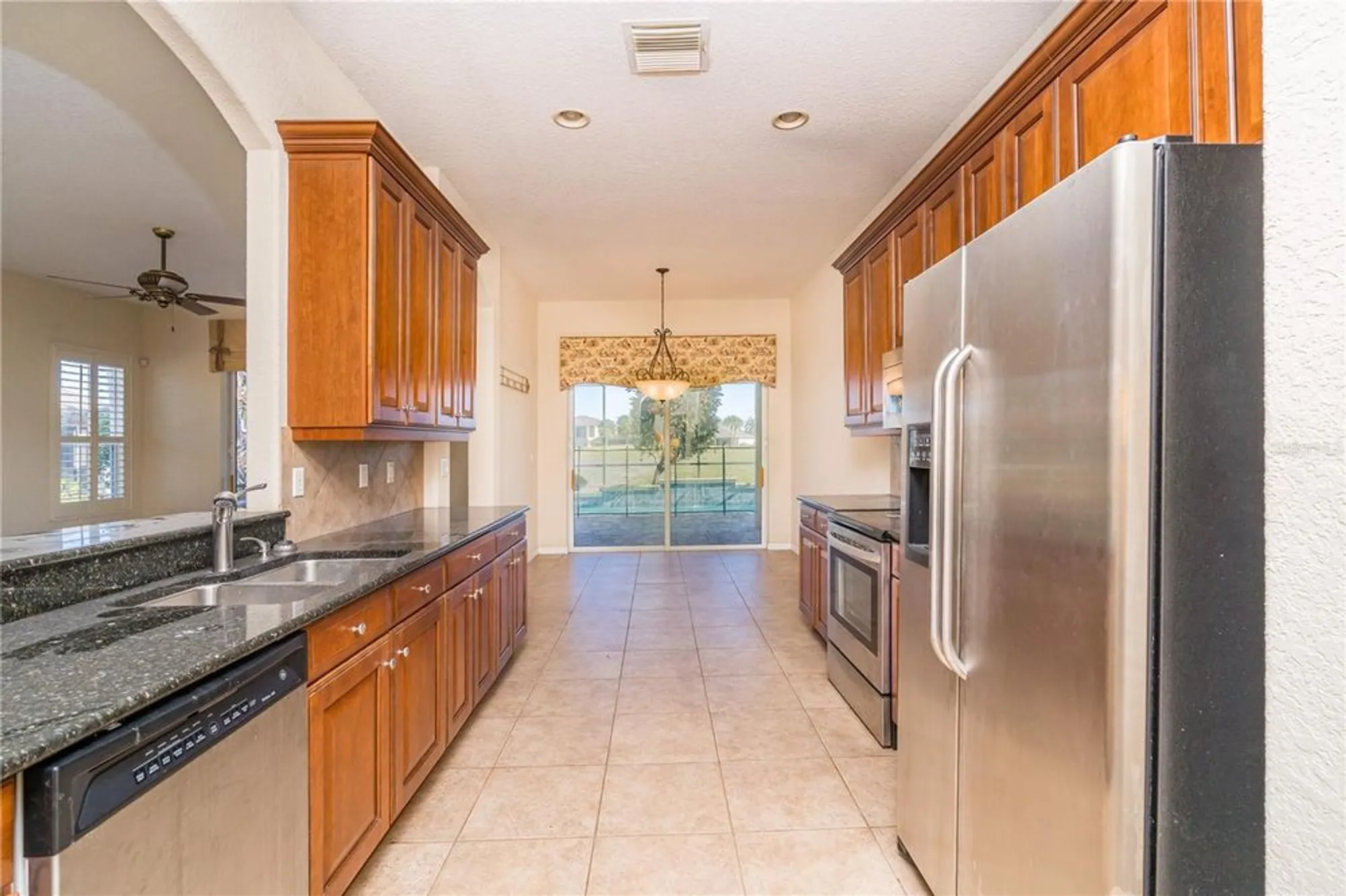 Property Slideshow image 28 of 48 | 1038 emerald dunes dr, Sun City Center, FL, 33573
