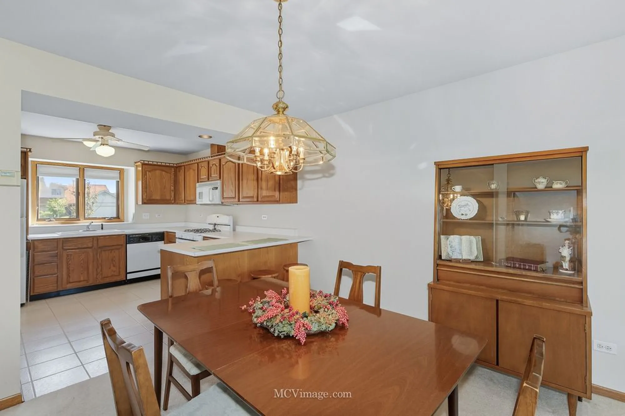 Property Slideshow image 7 of 25 | 18434 lakeview cir, Tinley Park, IL, 60477